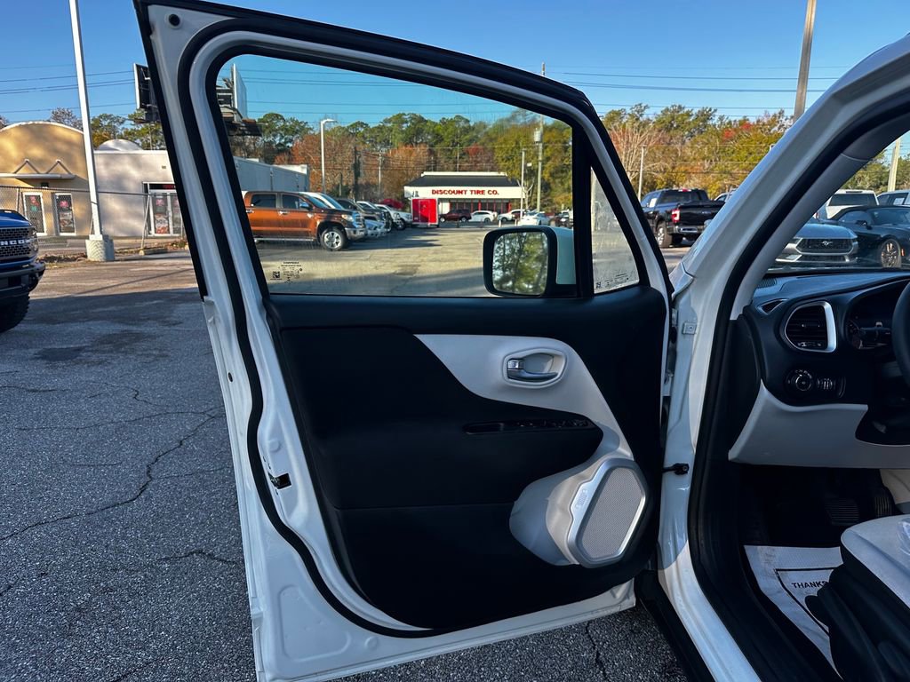 Used 2021 Jeep Renegade Latitude image 23