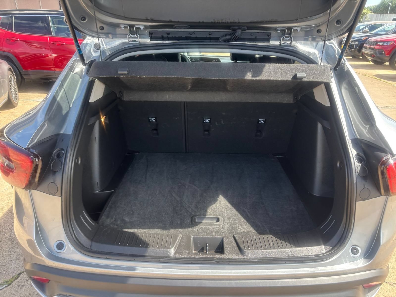 Used 2025 Chevrolet Trax LT FWD image 30