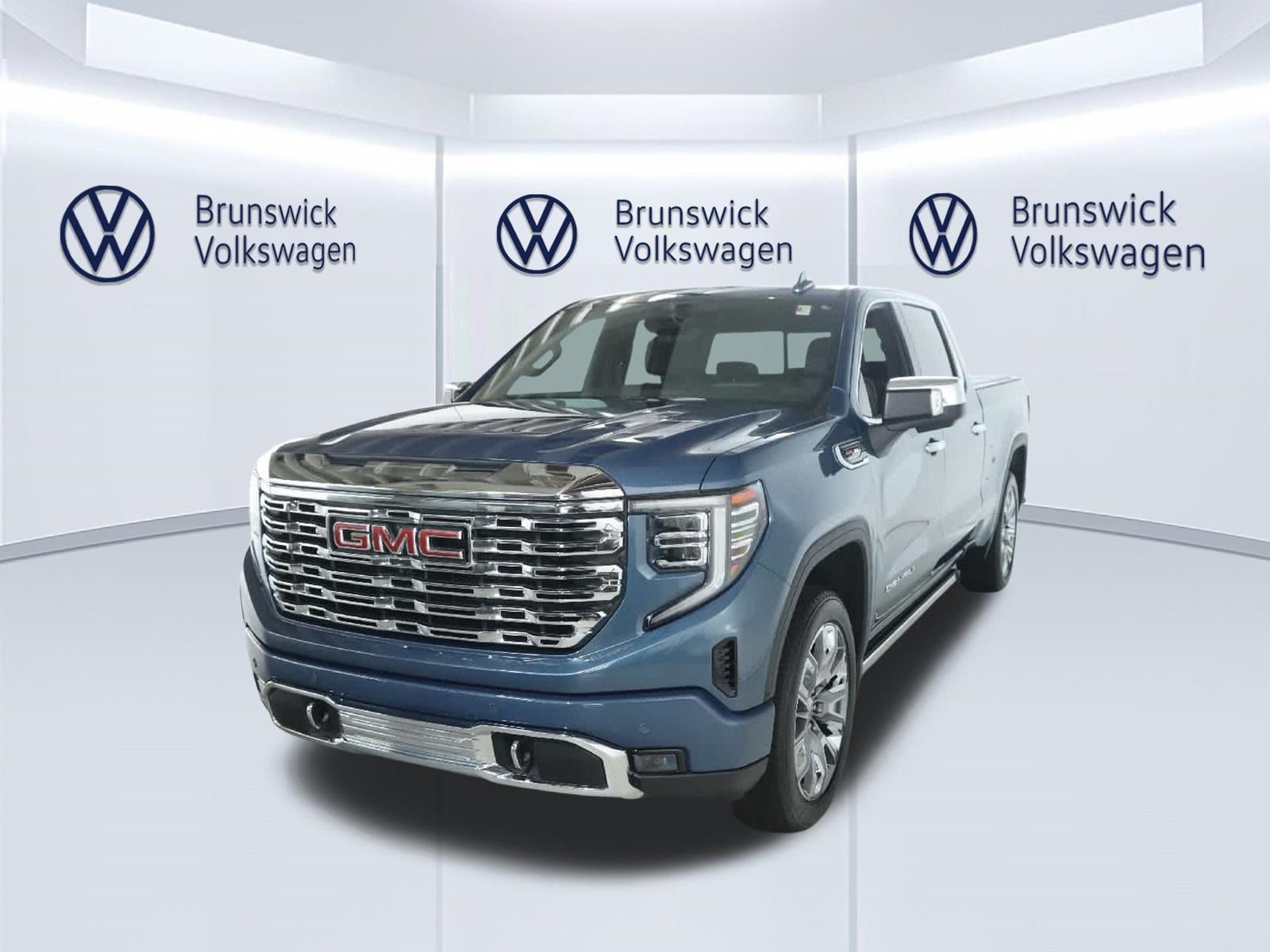 Used 2025 GMC Sierra 1500 Denali w/ Denali Reserve Package AWD/4WD image 1