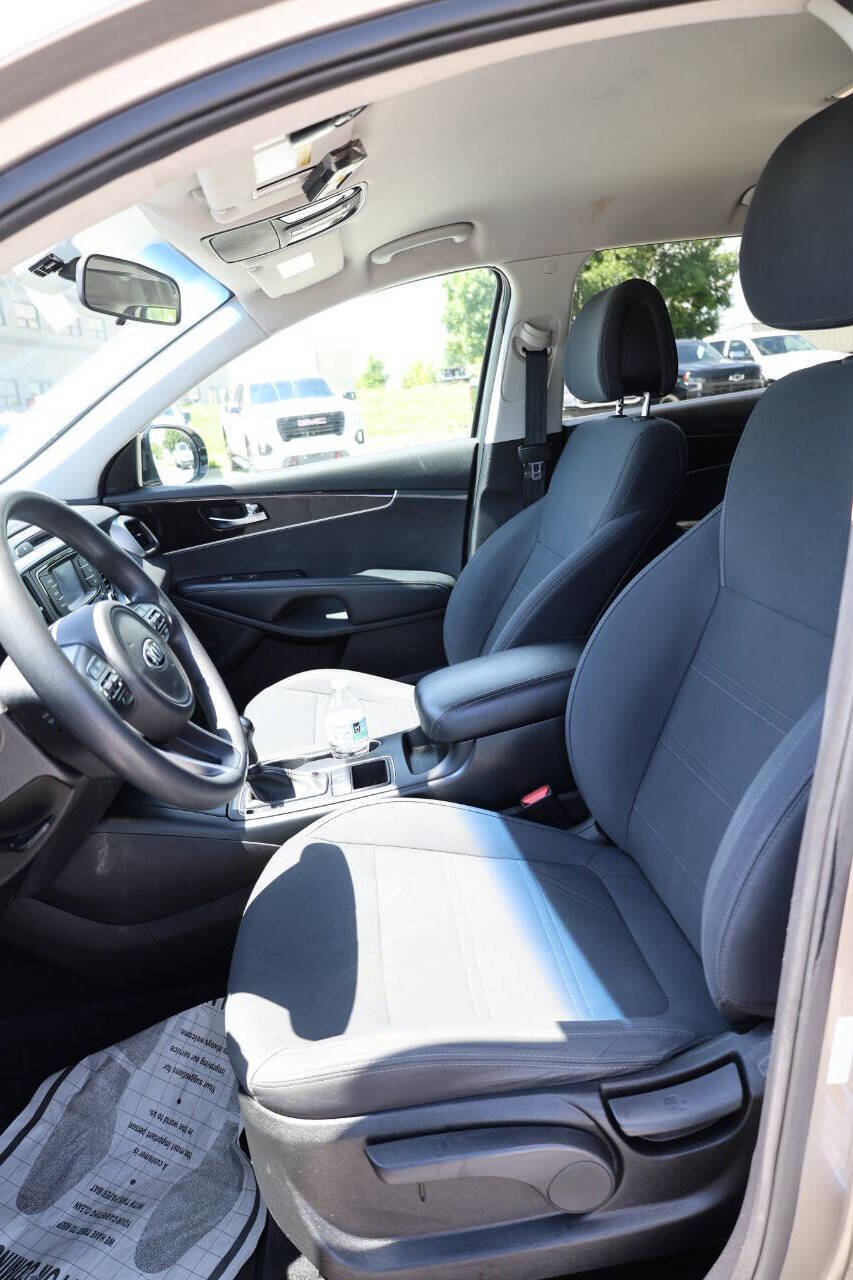 Used 2016 Kia Sorento LX image 13