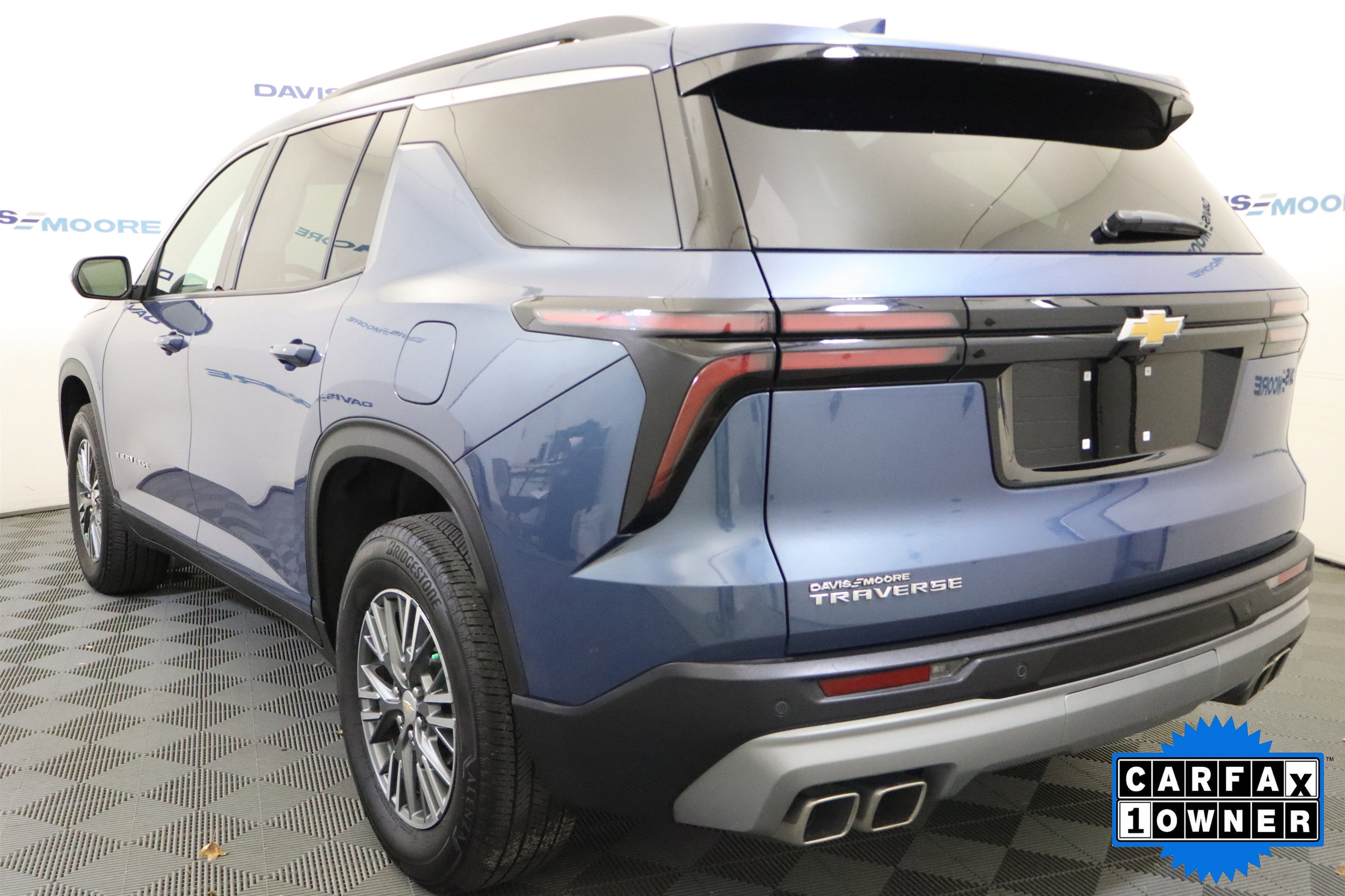 Used 2025 Chevrolet Traverse LT image 9