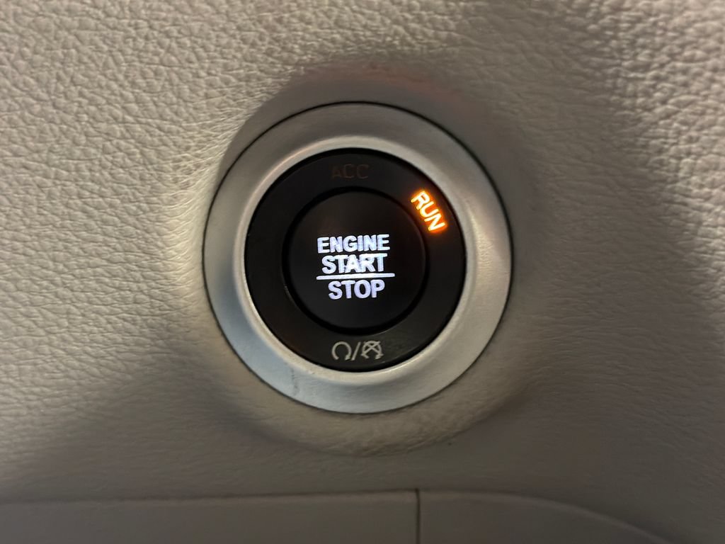 Used 2019 Chrysler Pacifica Limited w/ Tire & Wheel Group FWD image 44