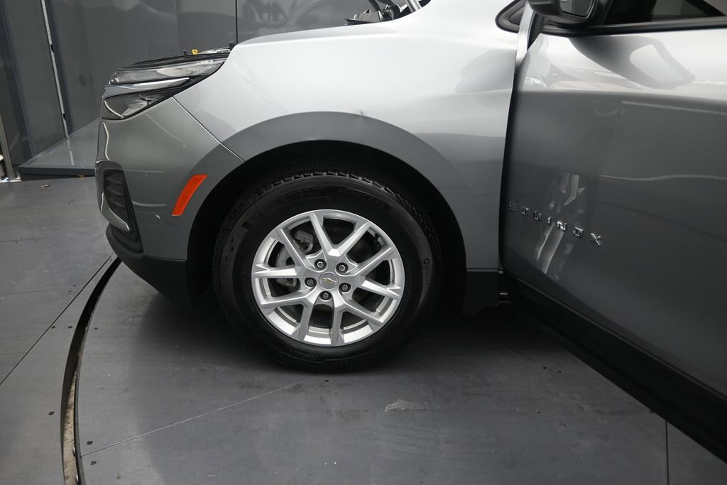 Used 2024 Chevrolet Equinox LS w/ Driver Confidence II Package FWD image 17