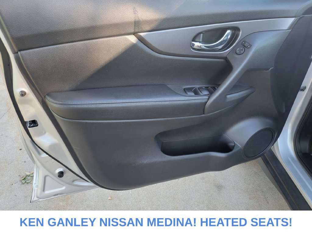 Used 2016 Nissan Rogue SV w/ SV Premium Package AWD/4WD image 37