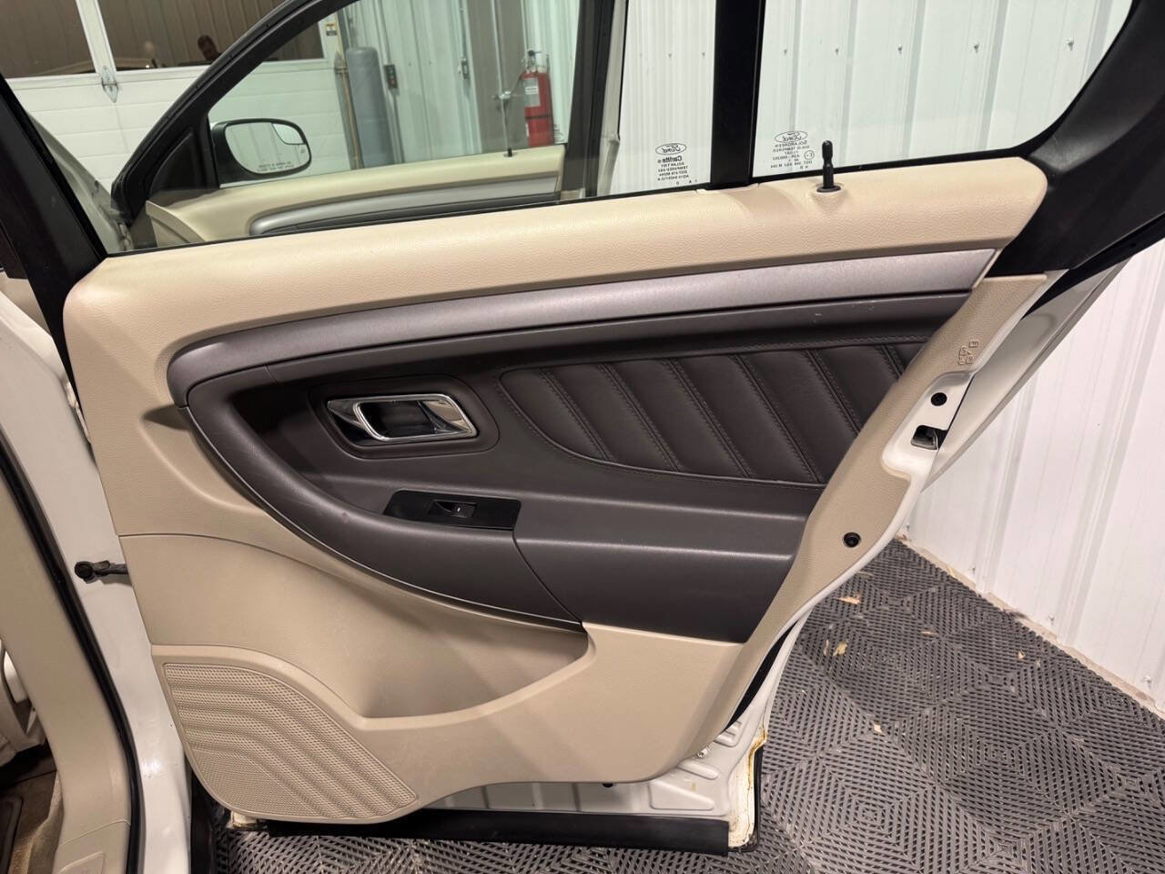 Used 2012 Ford Taurus SEL image 19