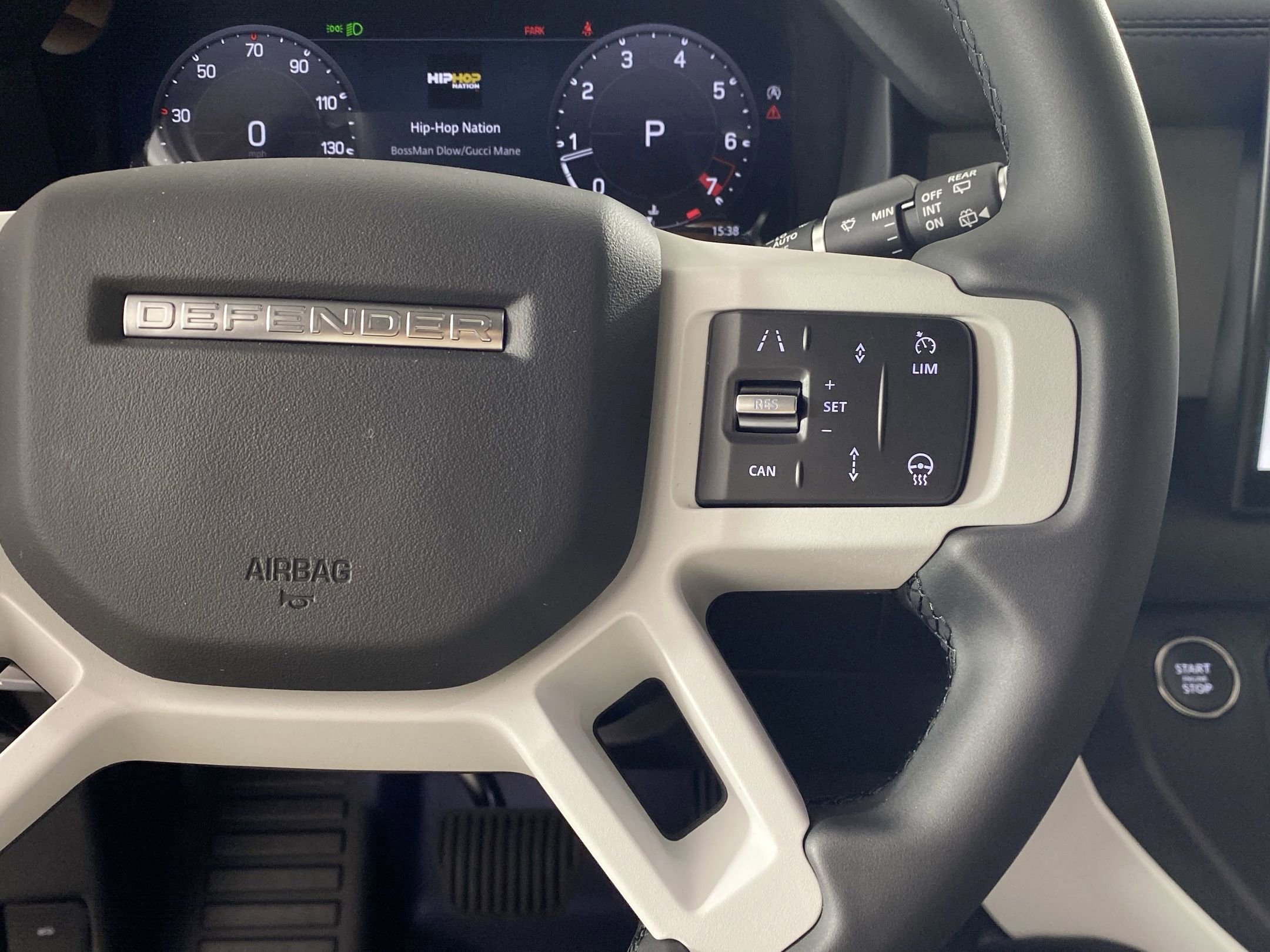 Used 2025 Land Rover Defender 110 S image 20