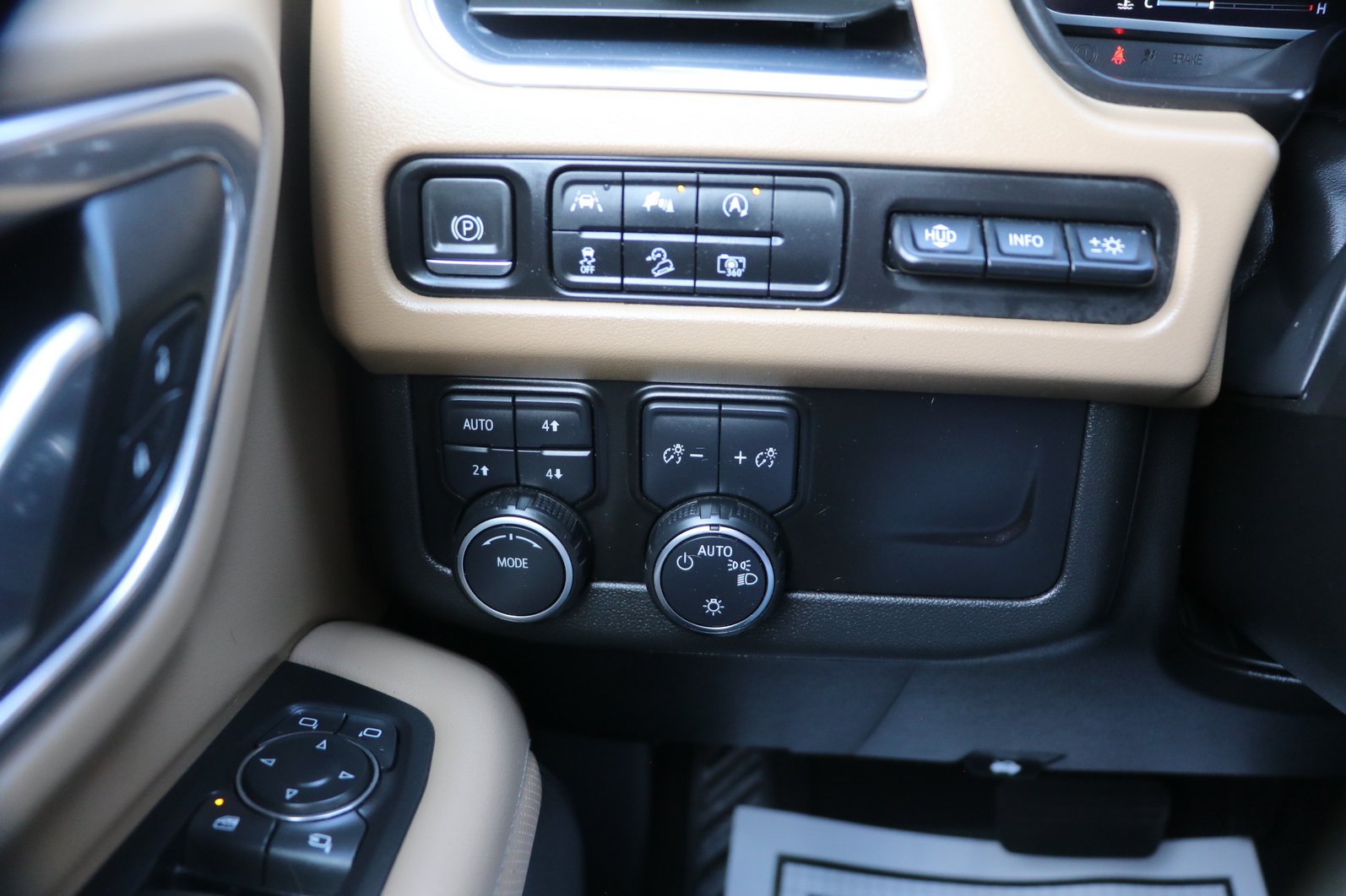 Used 2023 Chevrolet Tahoe Premier w/ Premium Package 2 AWD/4WD image 12