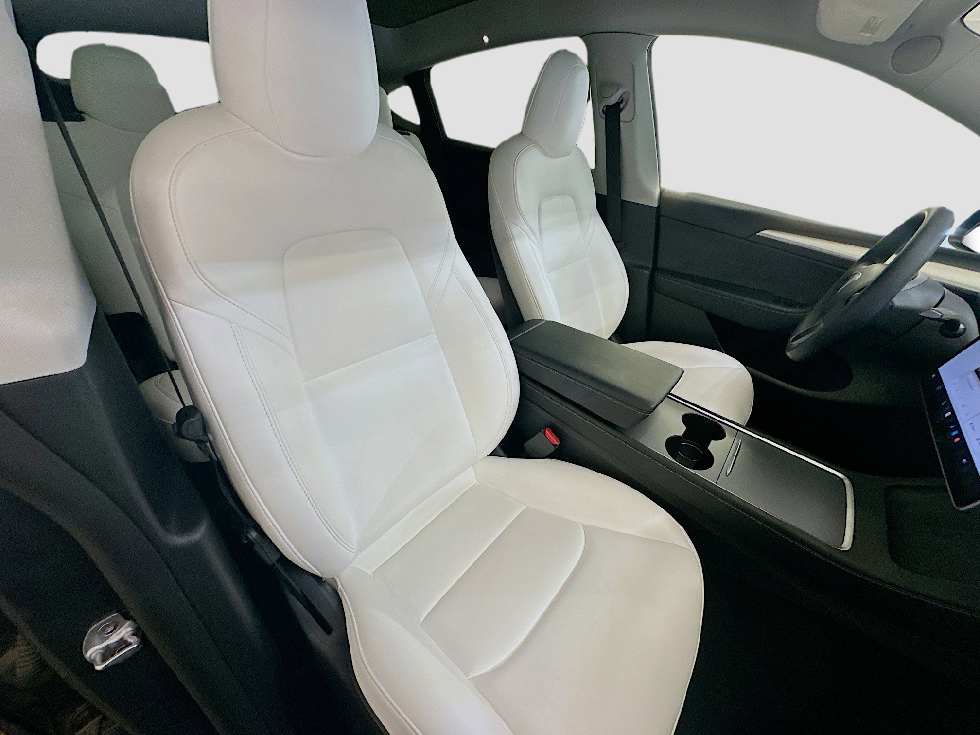 Used 2022 Tesla Model Y Long Range image 34