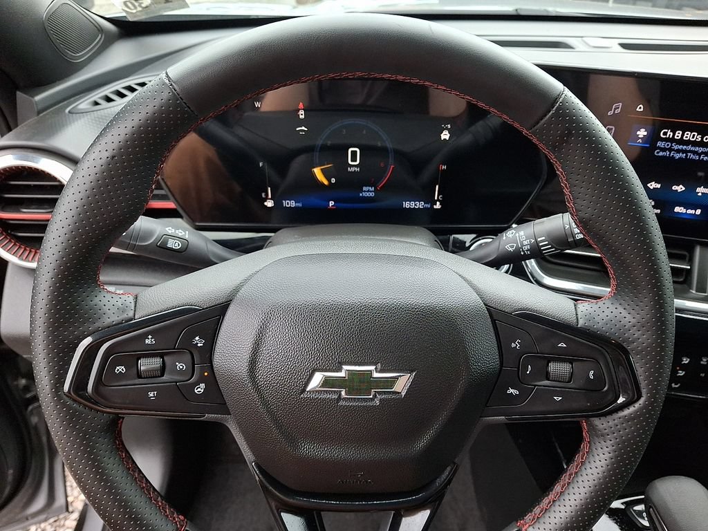Used 2025 Chevrolet Trax RS w/ Driver Confidence Package FWD image 19