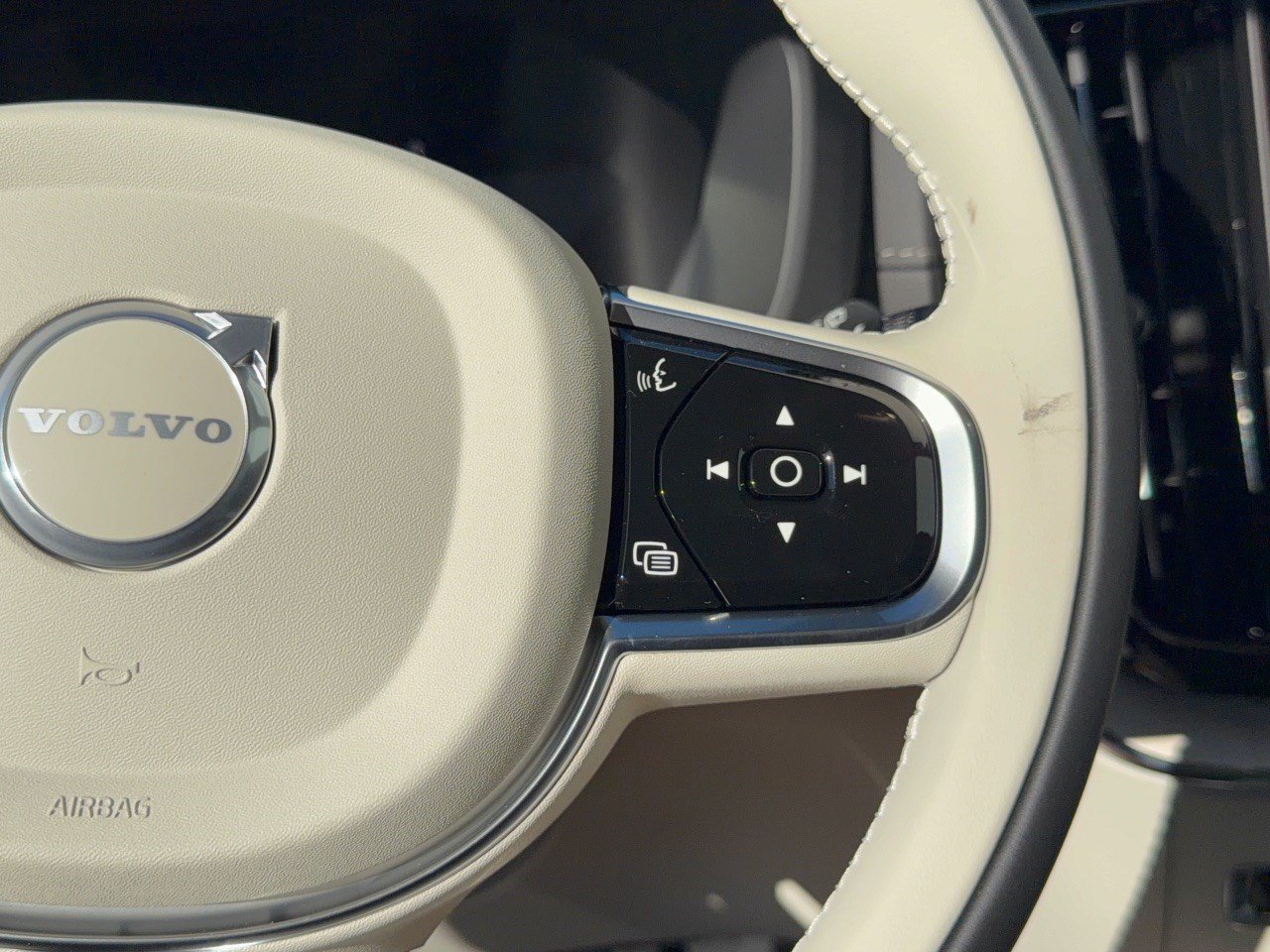 New 2027 Volvo XC60 B5 Ultra AWD/4WD image 19