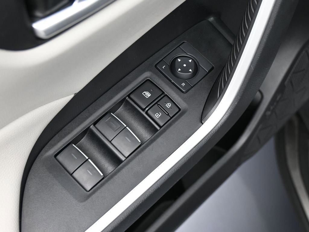 Used 2023 Toyota RAV4 XLE image 17