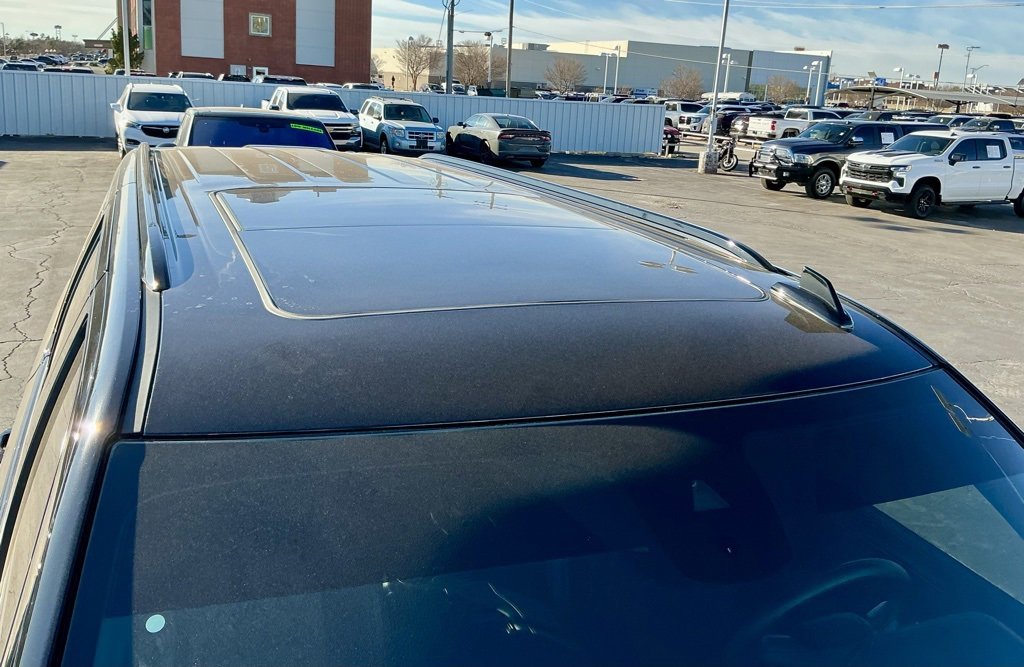 Used 2023 Chevrolet Suburban Z71 w/ Luxury Package image 12