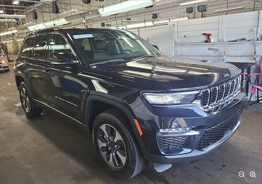 Used 2022 Jeep Grand Cherokee Limited 4xe w/ Luxury Tech Group II AWD/4WD image 4