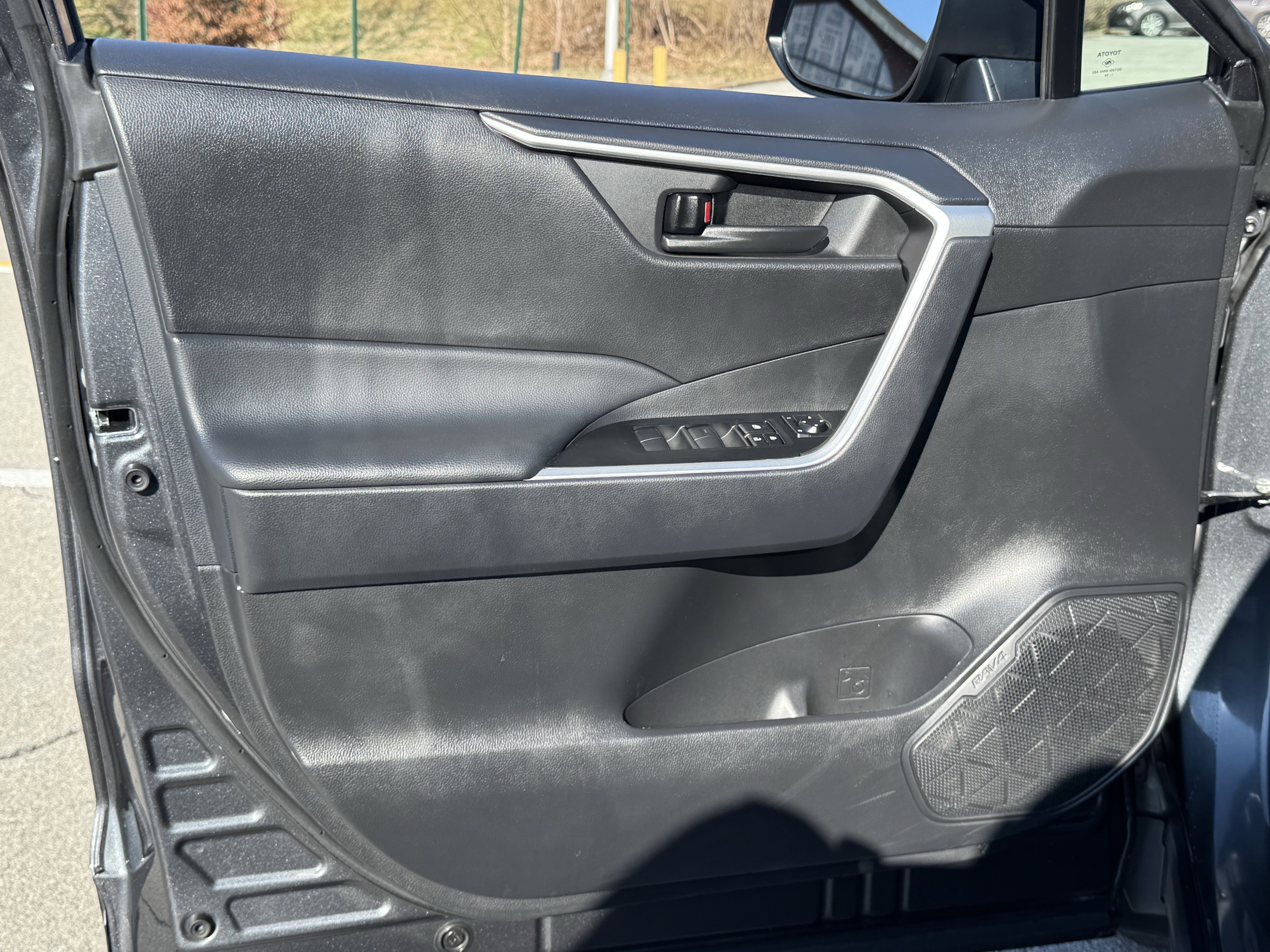 Used 2024 Toyota RAV4 LE image 22