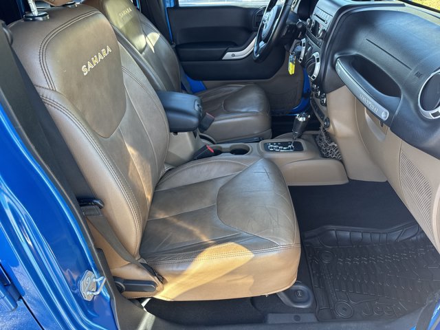Used 2015 Jeep Wrangler Unlimited Sahara w/ Connectivity Group AWD/4WD image 15