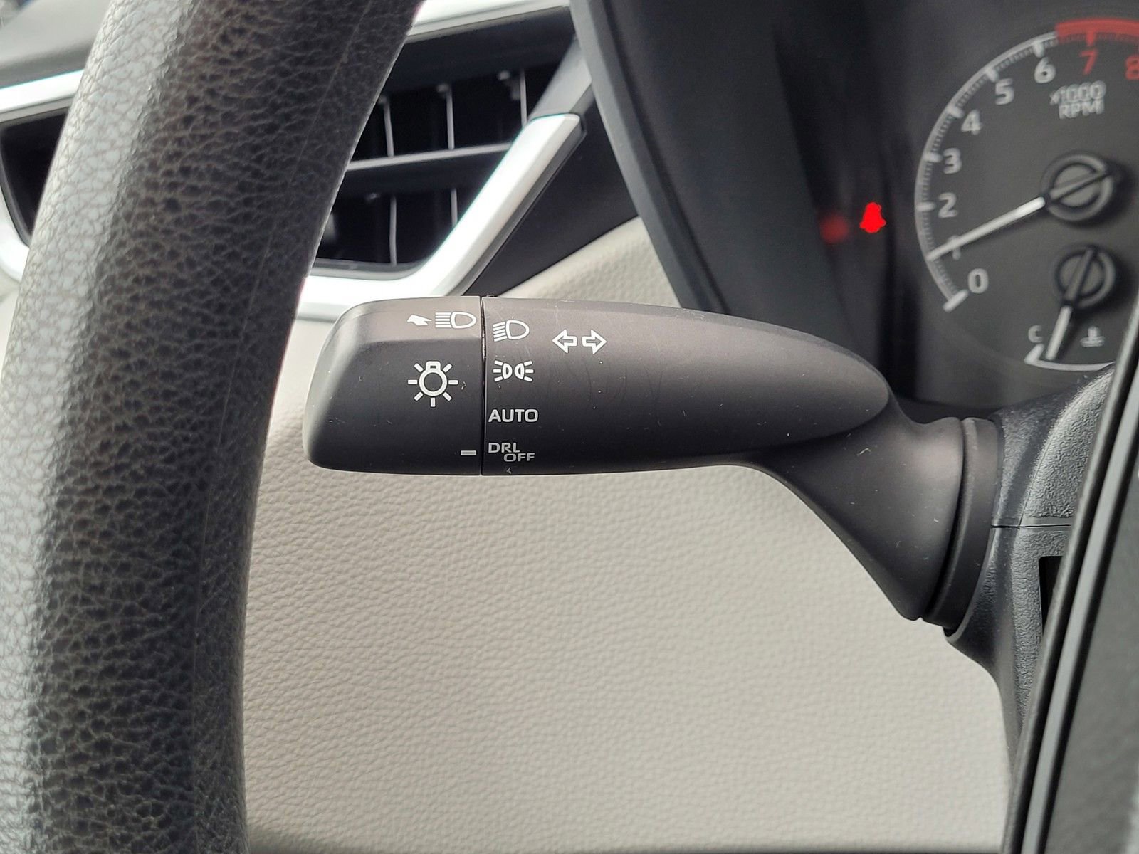 Used 2020 Toyota Corolla LE image 22