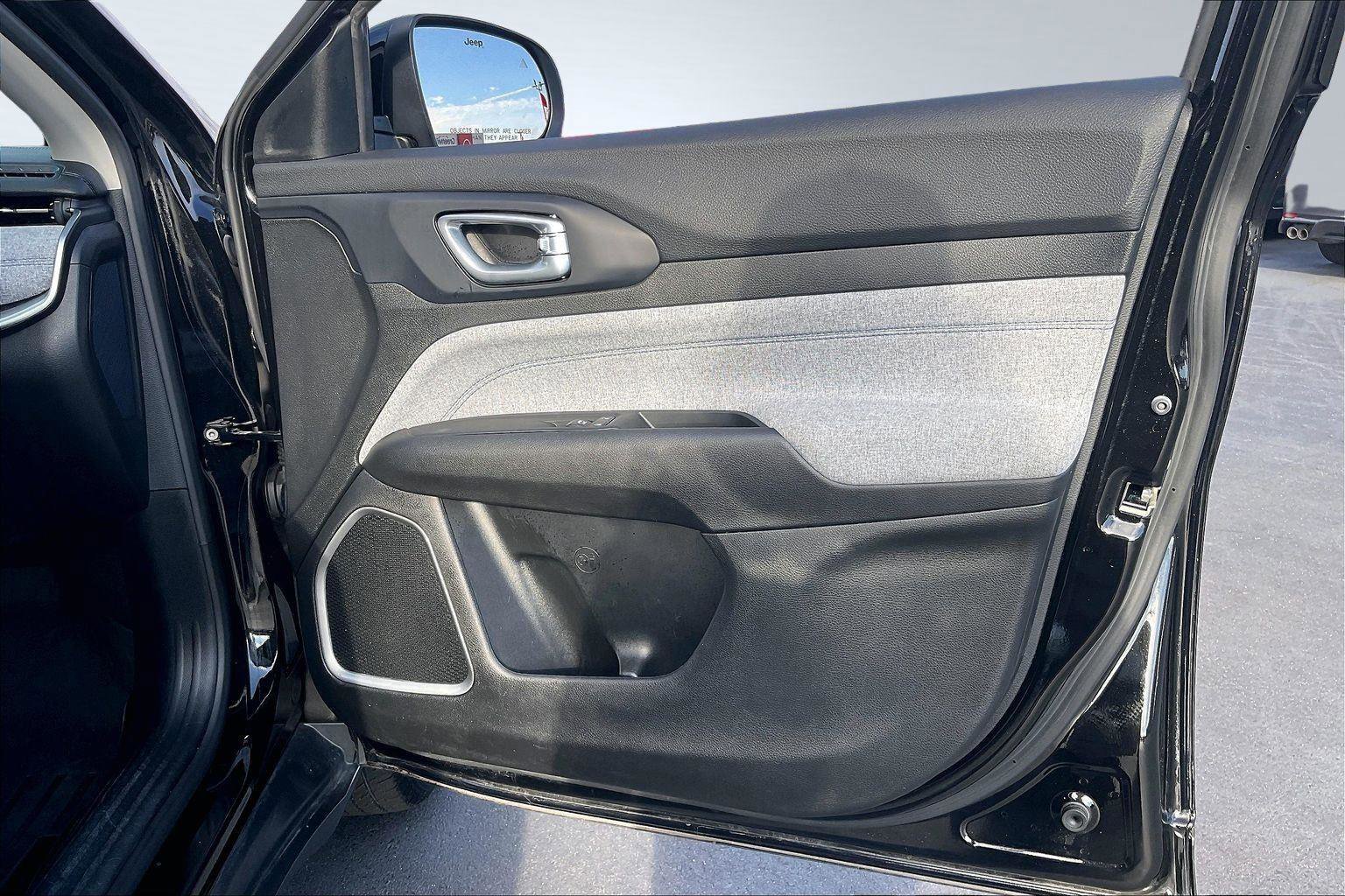 Used 2022 Jeep Compass Latitude image 24