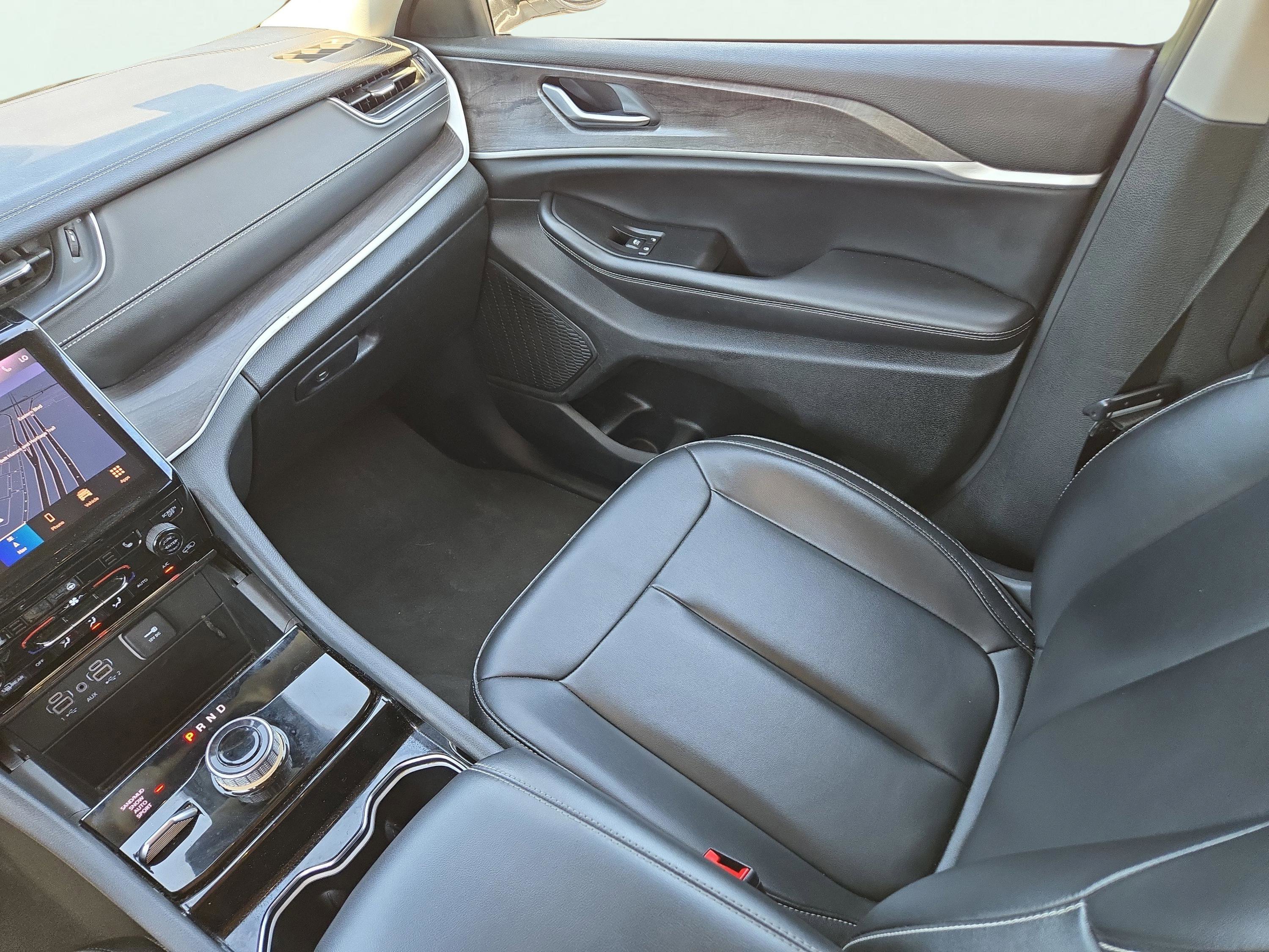 Used 2023 Jeep Grand Cherokee L Limited image 20