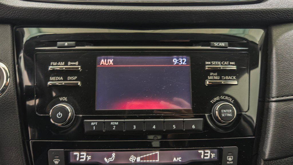 Used 2017 Nissan Rogue SV image 39