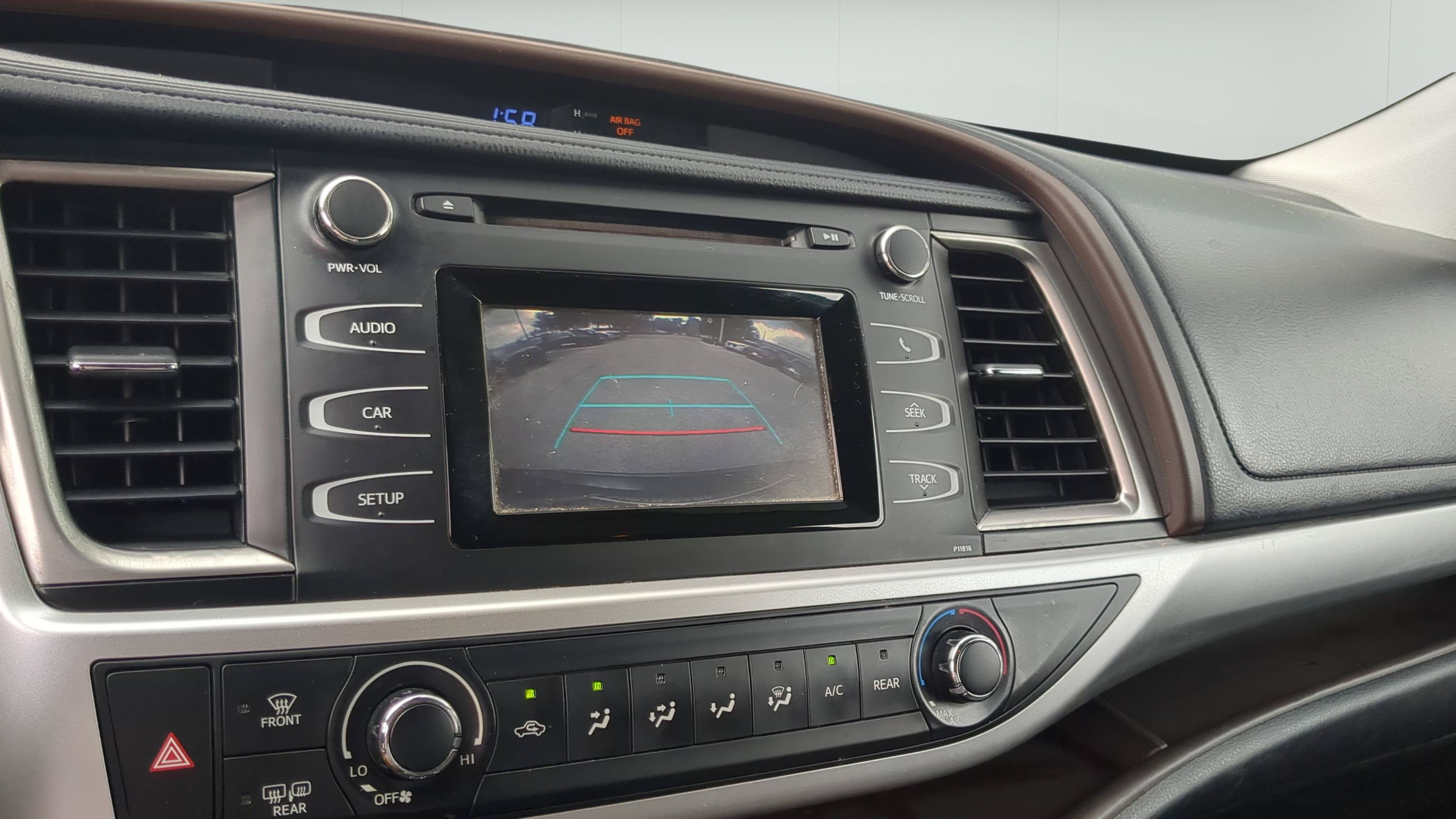 Used 2019 Toyota Highlander LE FWD image 16