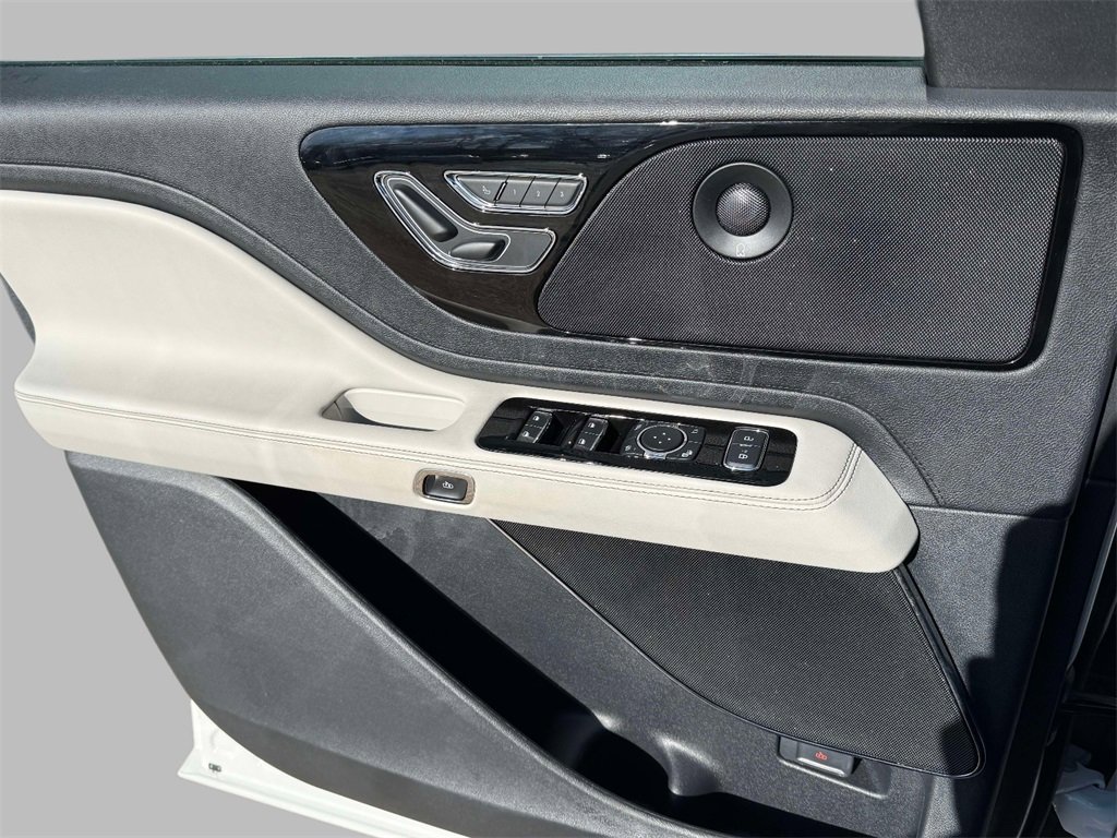 Used 2025 Lincoln Aviator Reserve image 22