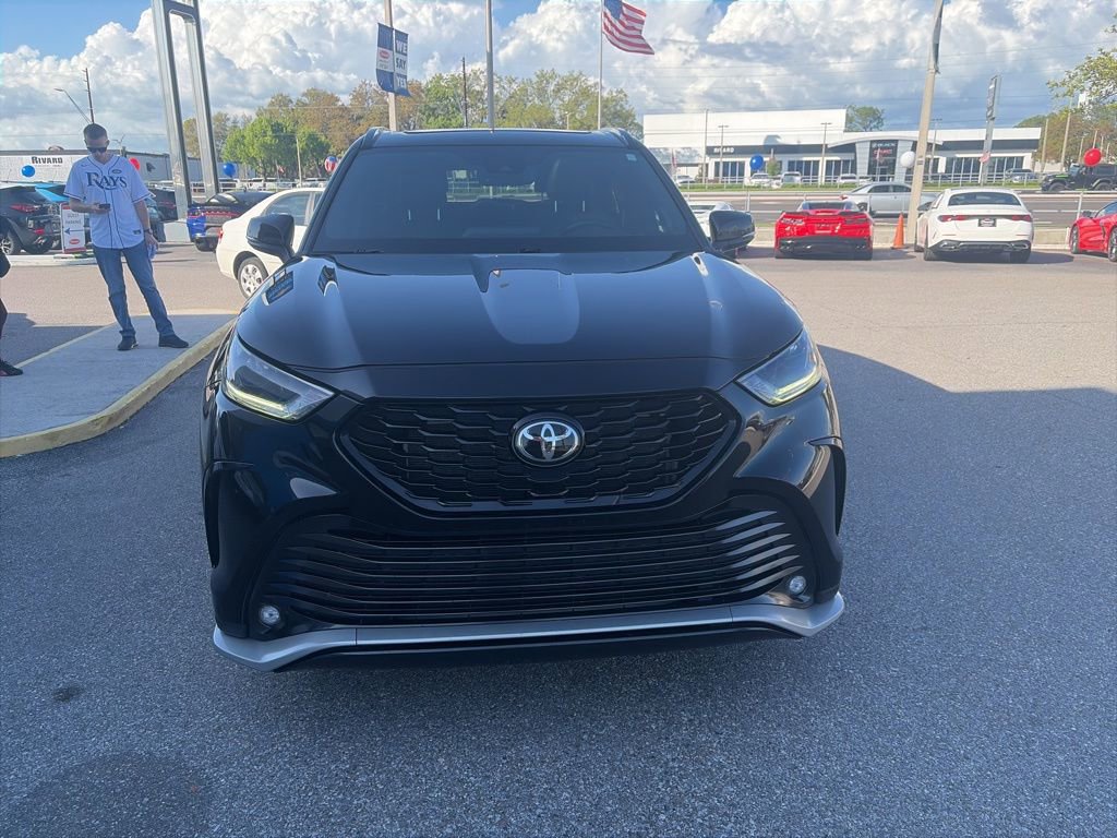 Used 2021 Toyota Highlander XSE image 3