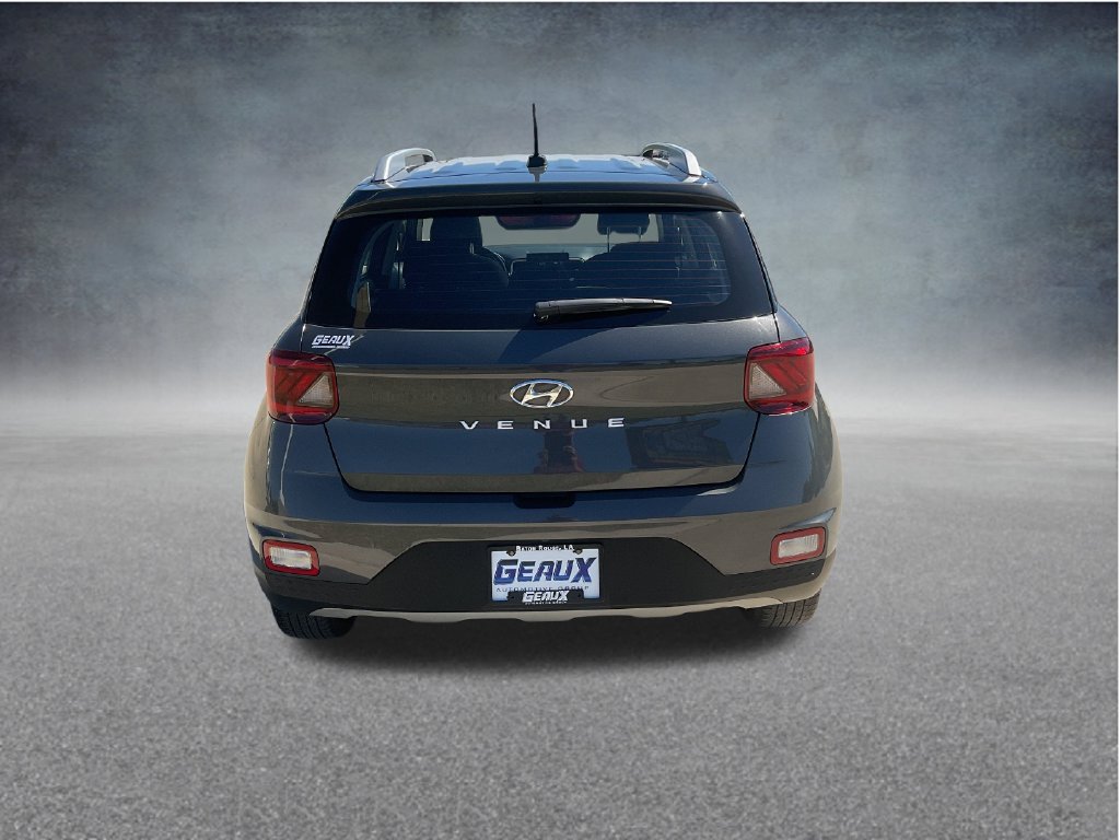 Used 2025 Hyundai Venue SEL FWD image 6
