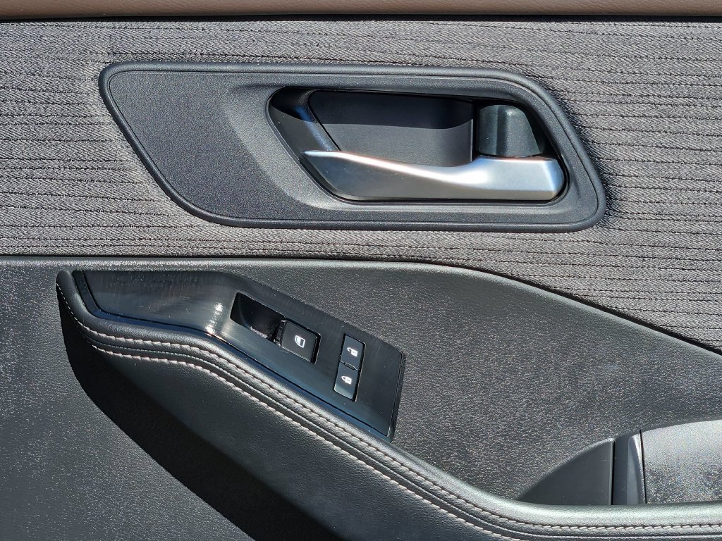 Used 2023 Nissan Rogue SV FWD image 32