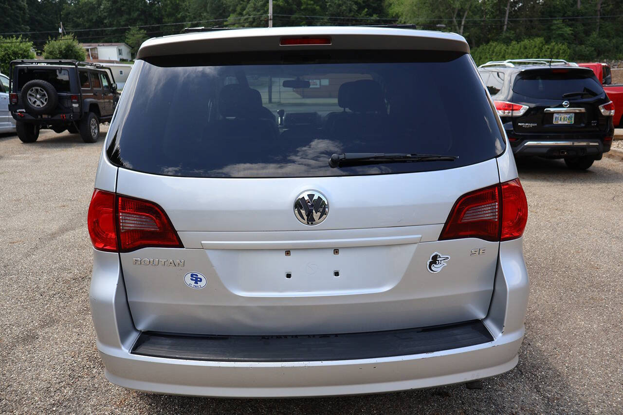 Used 2010 Volkswagen Routan SE FWD image 8