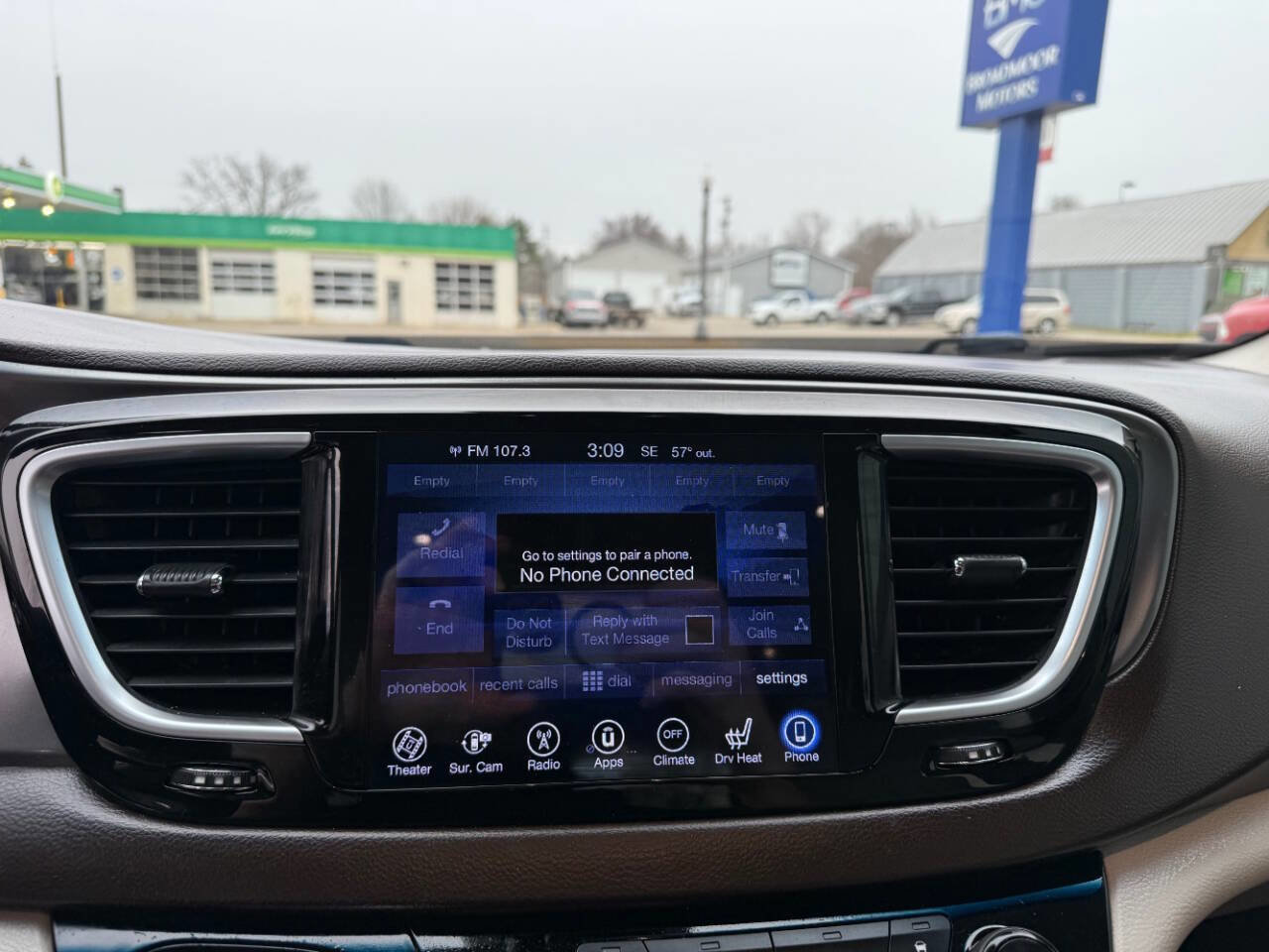 Used 2017 Chrysler Pacifica Touring-L Plus w/ Advanced Safetytec Group FWD image 18