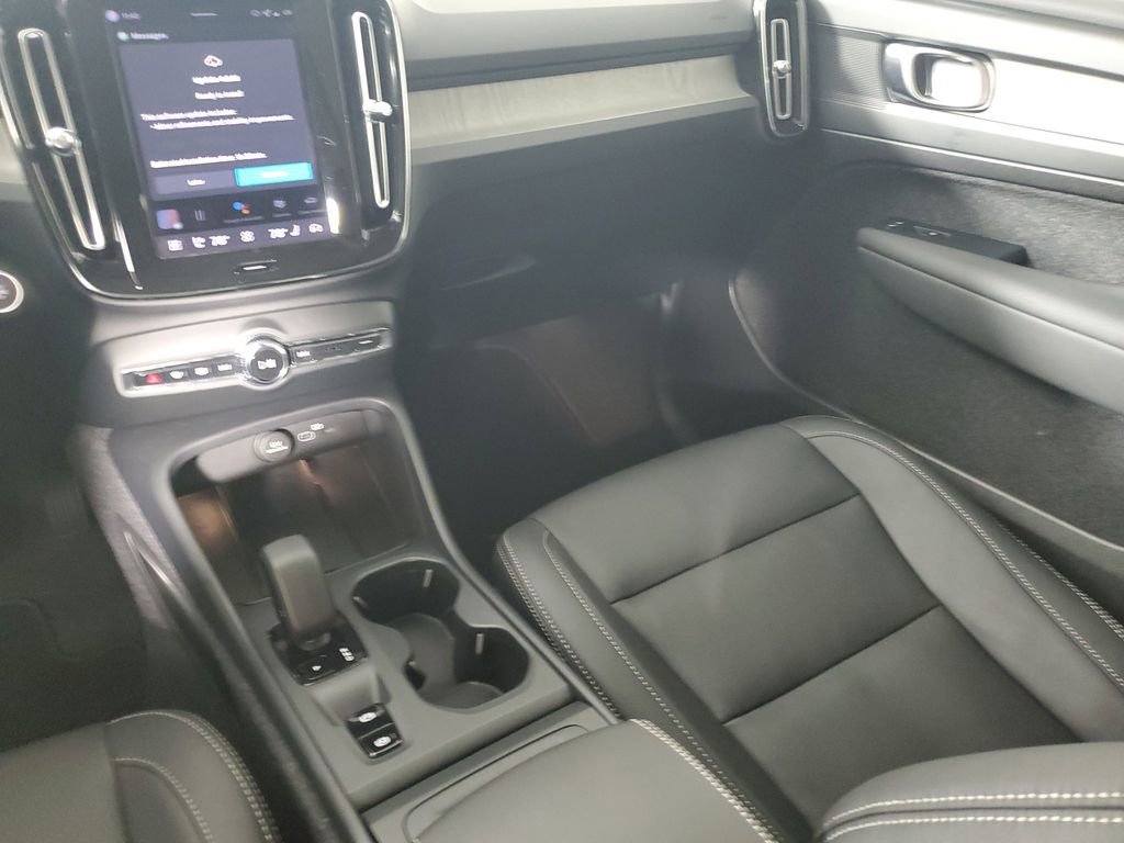 Certified 2026 Volvo XC40 B5 Core w/ Climate Package image 19