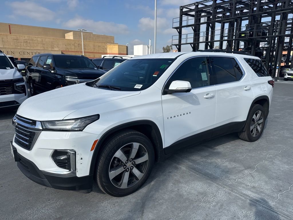 Used 2023 Chevrolet Traverse LT w/ LT Premium Package AWD/4WD image 1