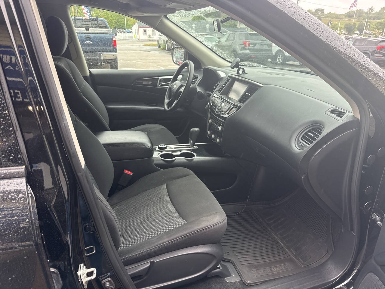 Used 2019 Nissan Pathfinder S AWD/4WD image 10