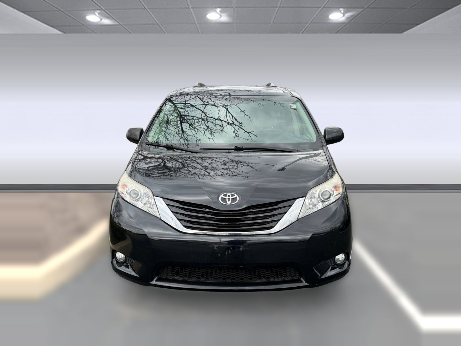 Used 2016 Toyota Sienna XLE image 4