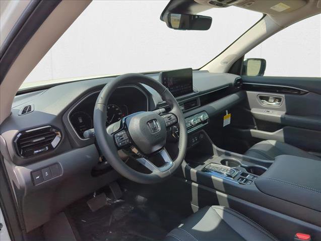 New 2025 Honda Pilot Touring image 3