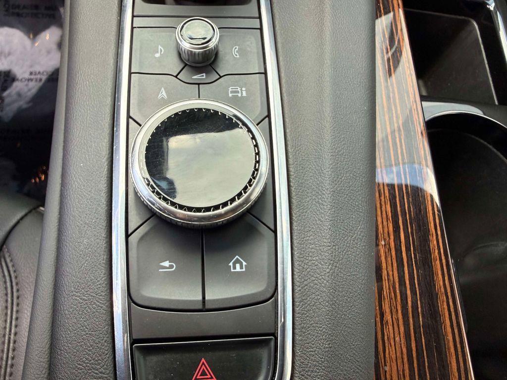 Used 2024 Cadillac Escalade ESV Luxury AWD/4WD image 23