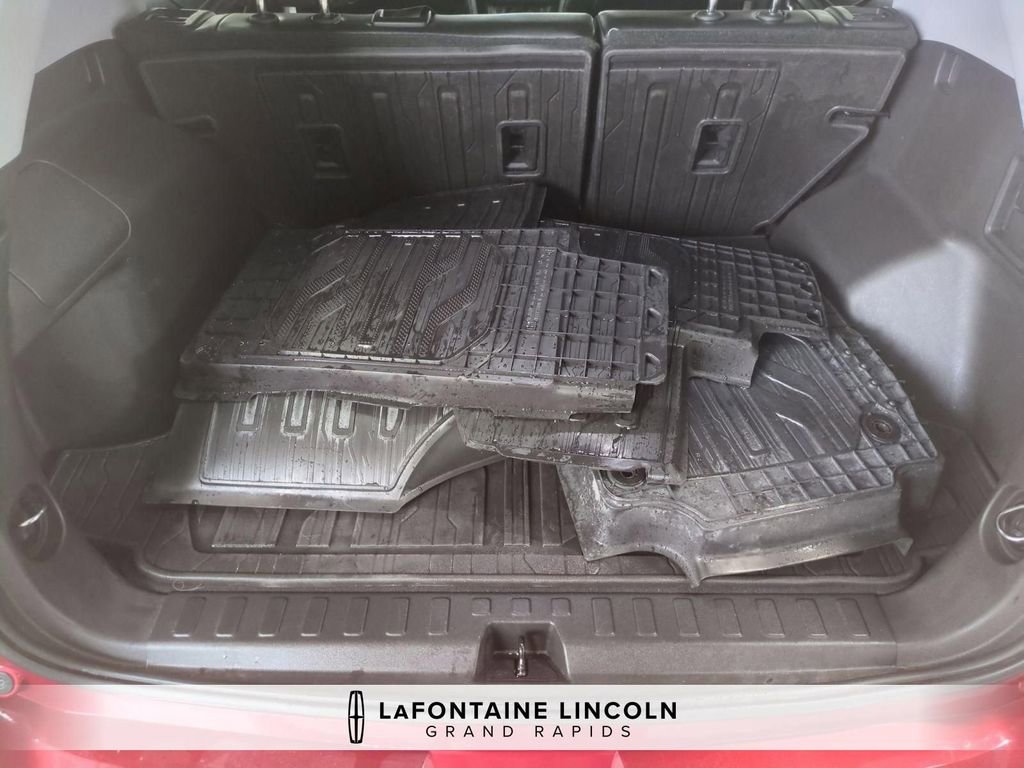 Used 2020 GMC Terrain SLT w/ Preferred Package image 30