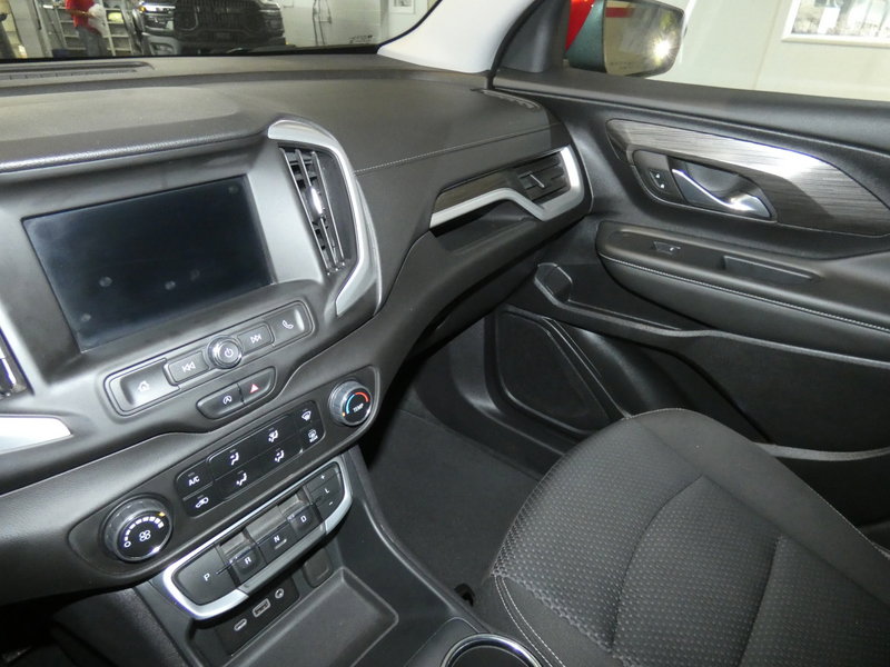 Used 2024 GMC Terrain SLE image 11