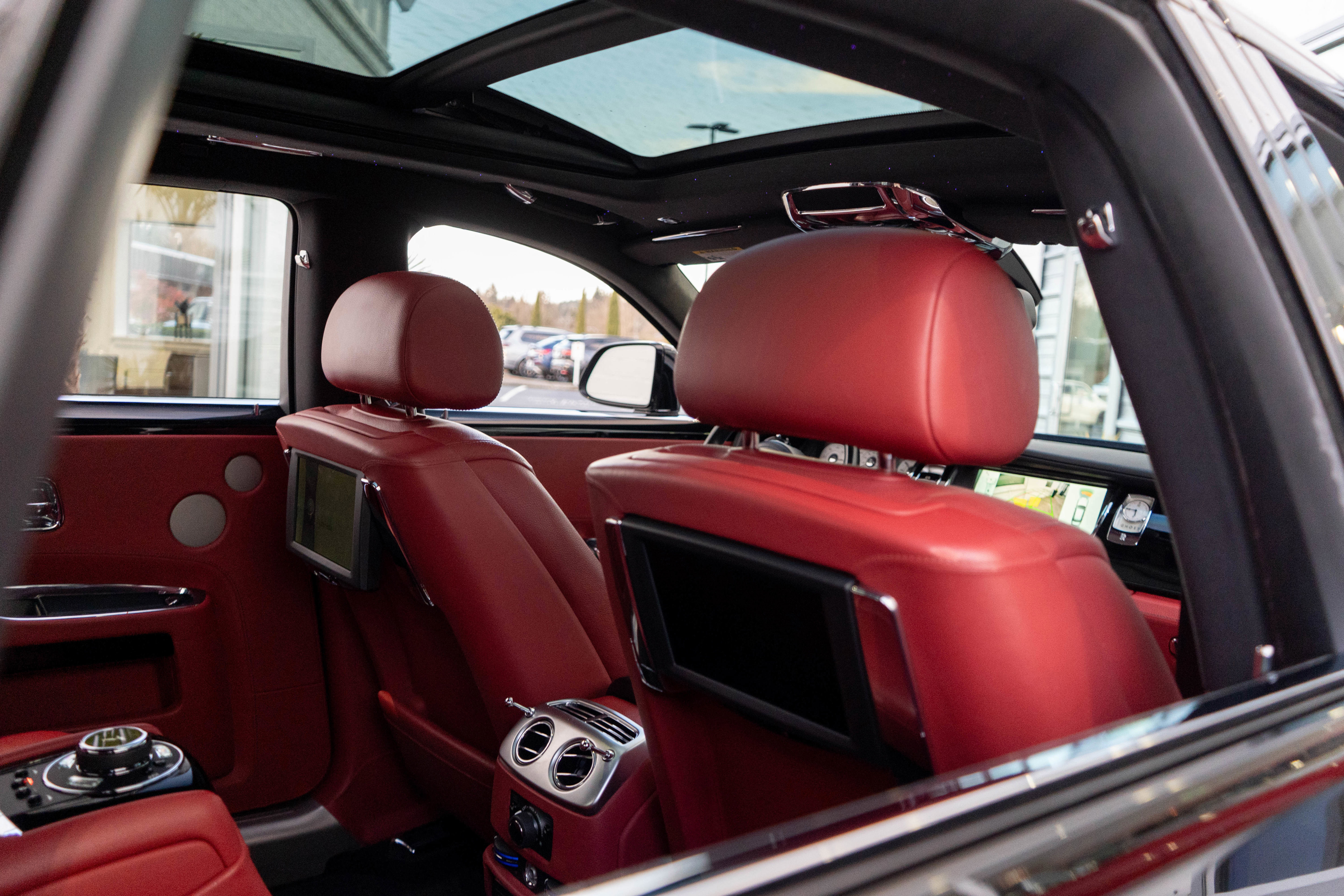 Used 2016 Rolls-Royce Ghost image 36