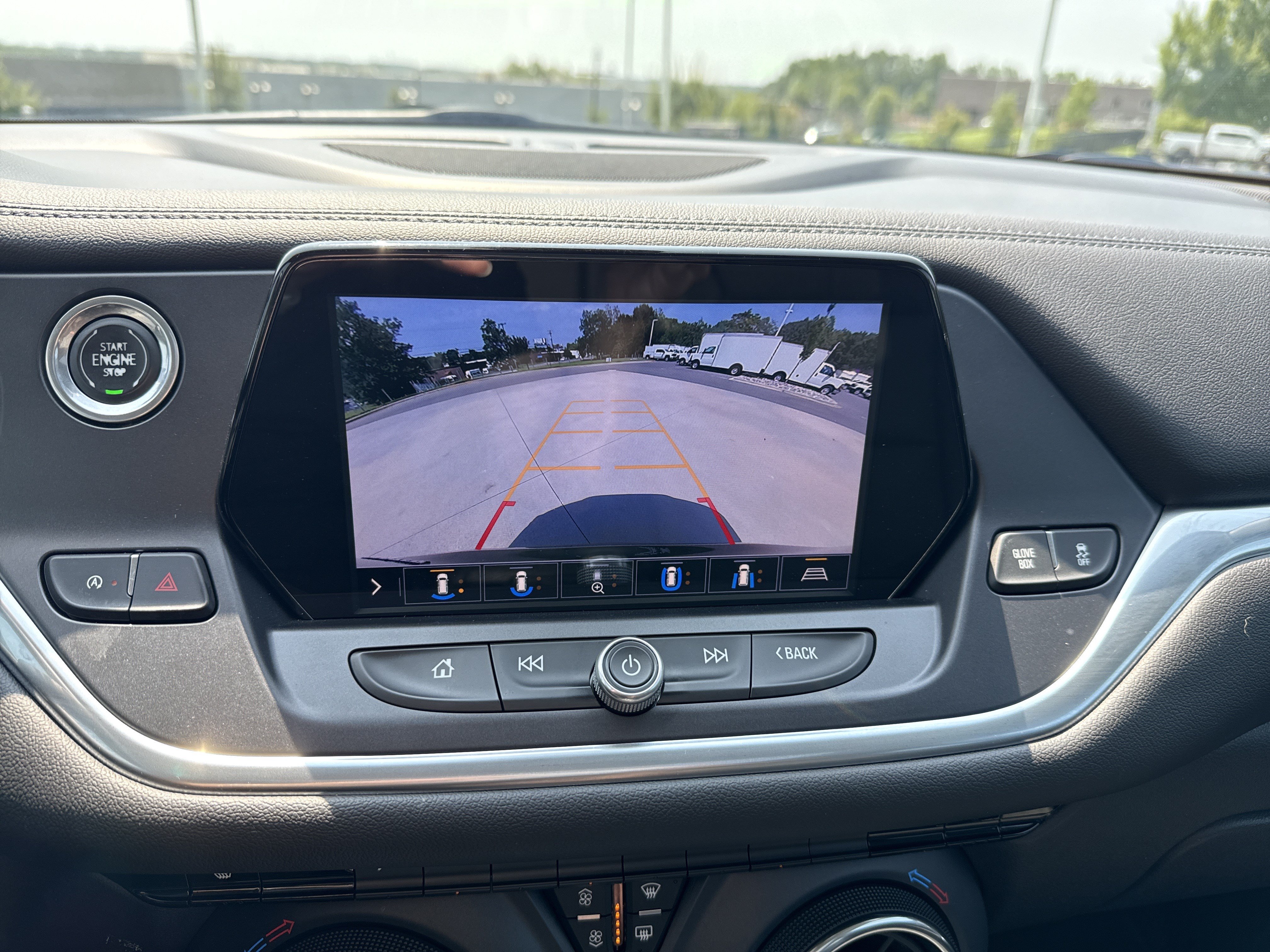 Used 2020 Chevrolet Blazer LT w/ Sound & Technology Package FWD image 24