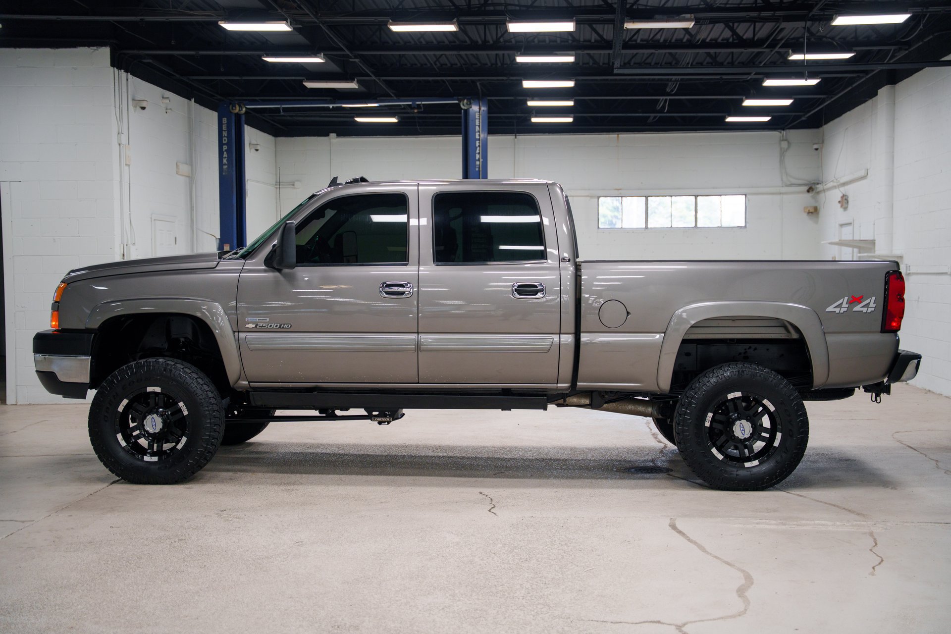 Used 2007 Chevrolet Silverado 2500 LT w/ Heavy-Duty Power Package AWD/4WD image 6