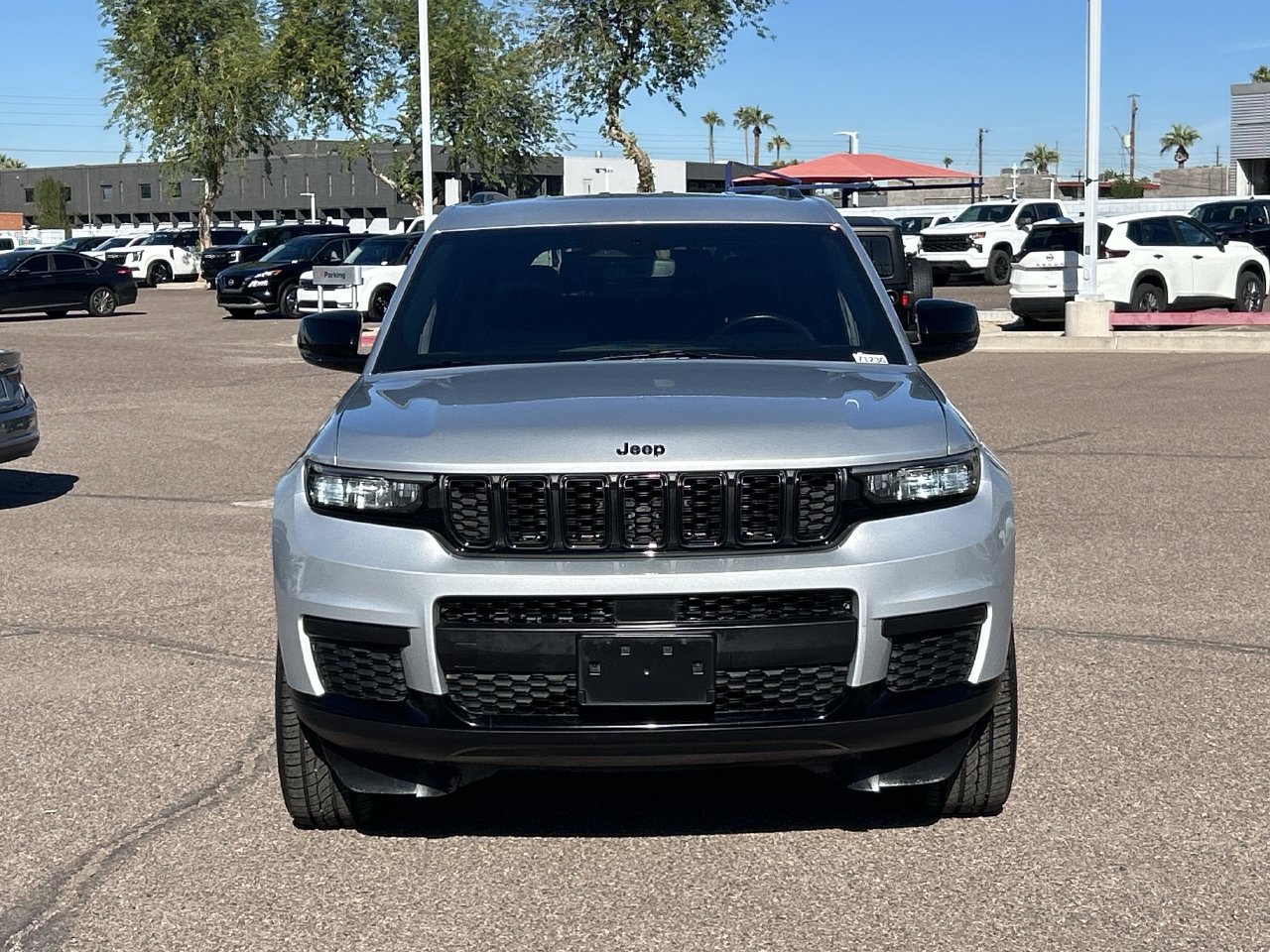 Used 2022 Jeep Grand Cherokee L Laredo RWD image 4