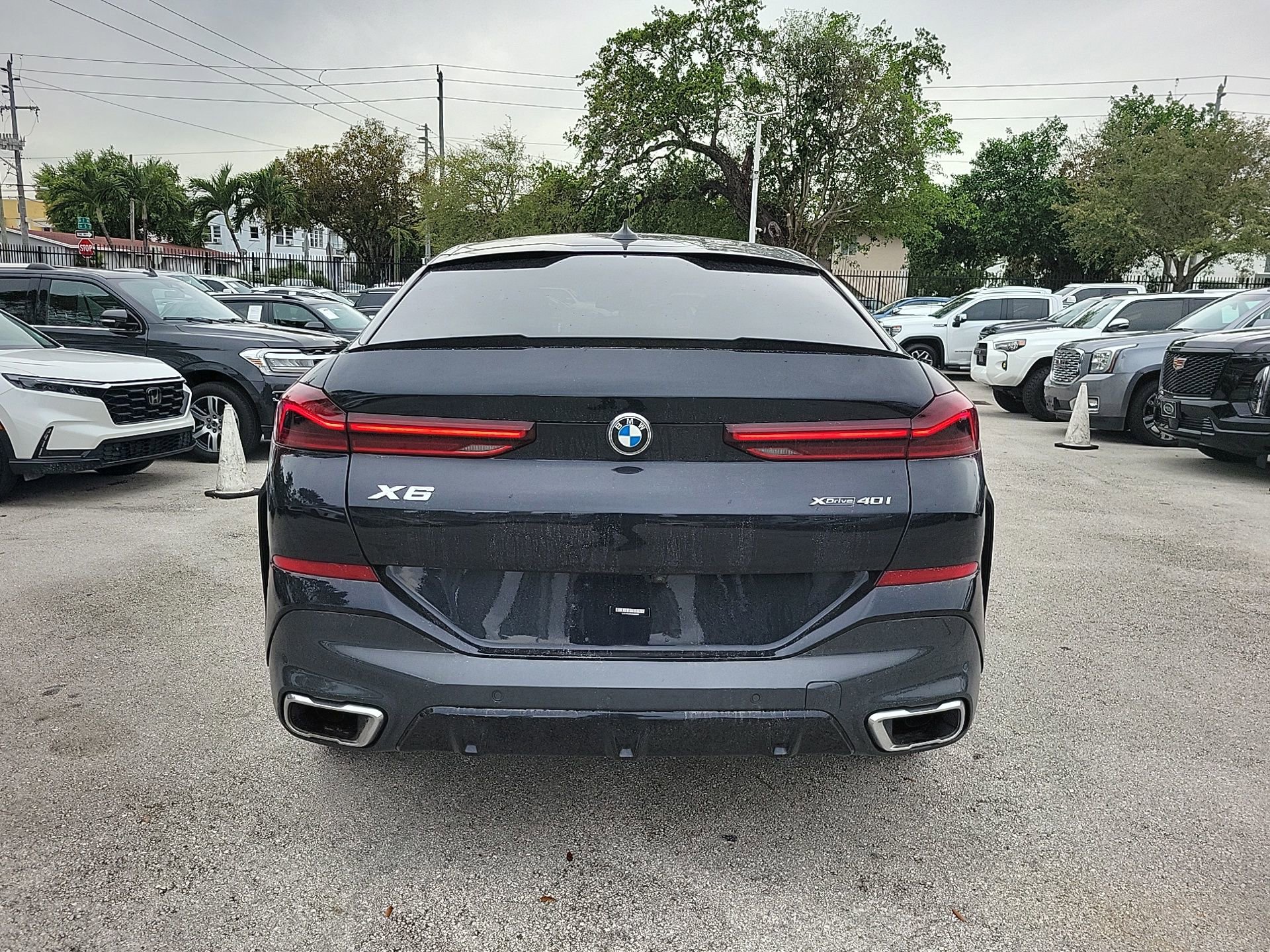 Used 2022 BMW X6 xDrive40i w/ M Sport Package image 13