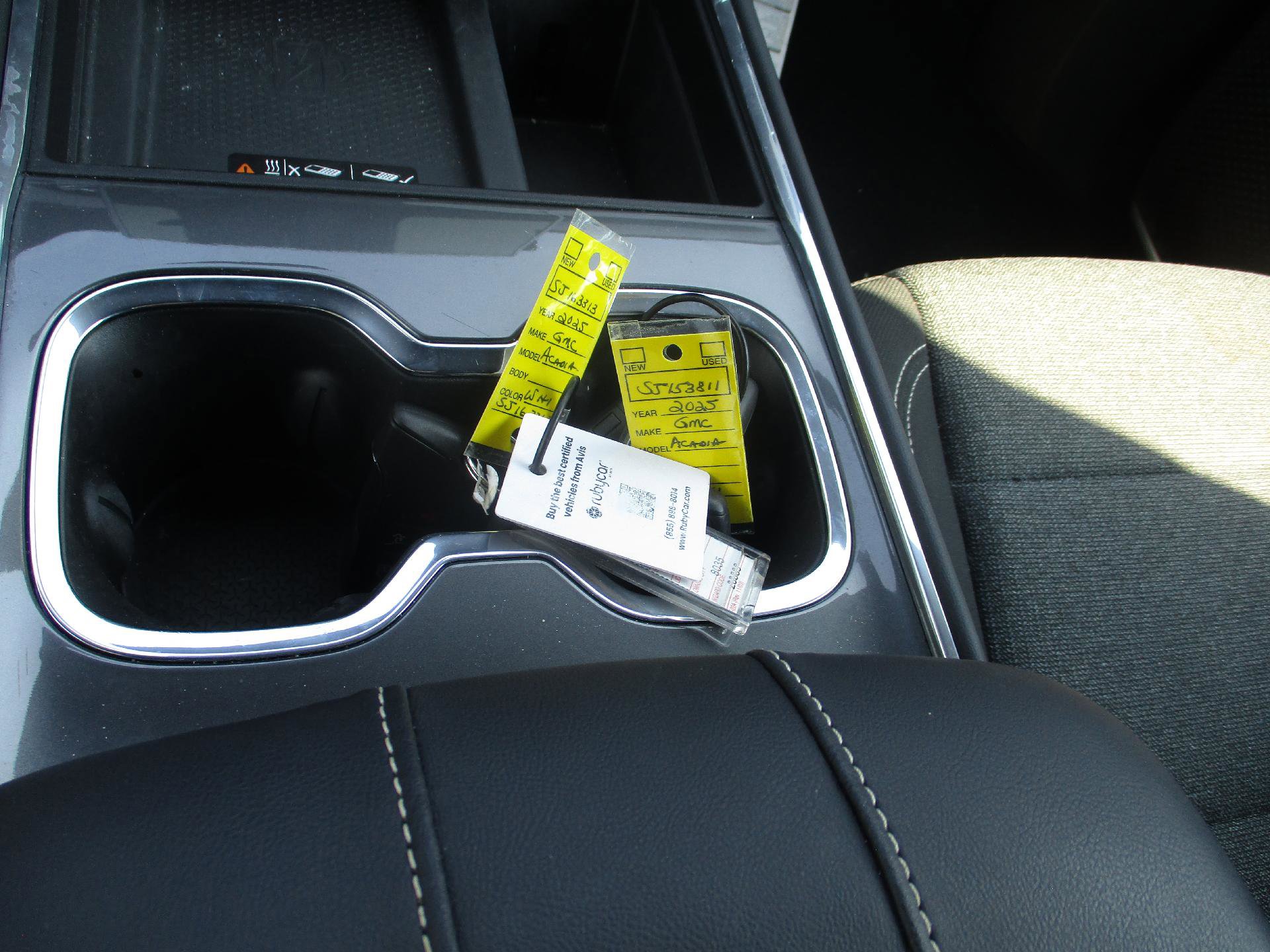 Used 2025 GMC Acadia Elevation image 18