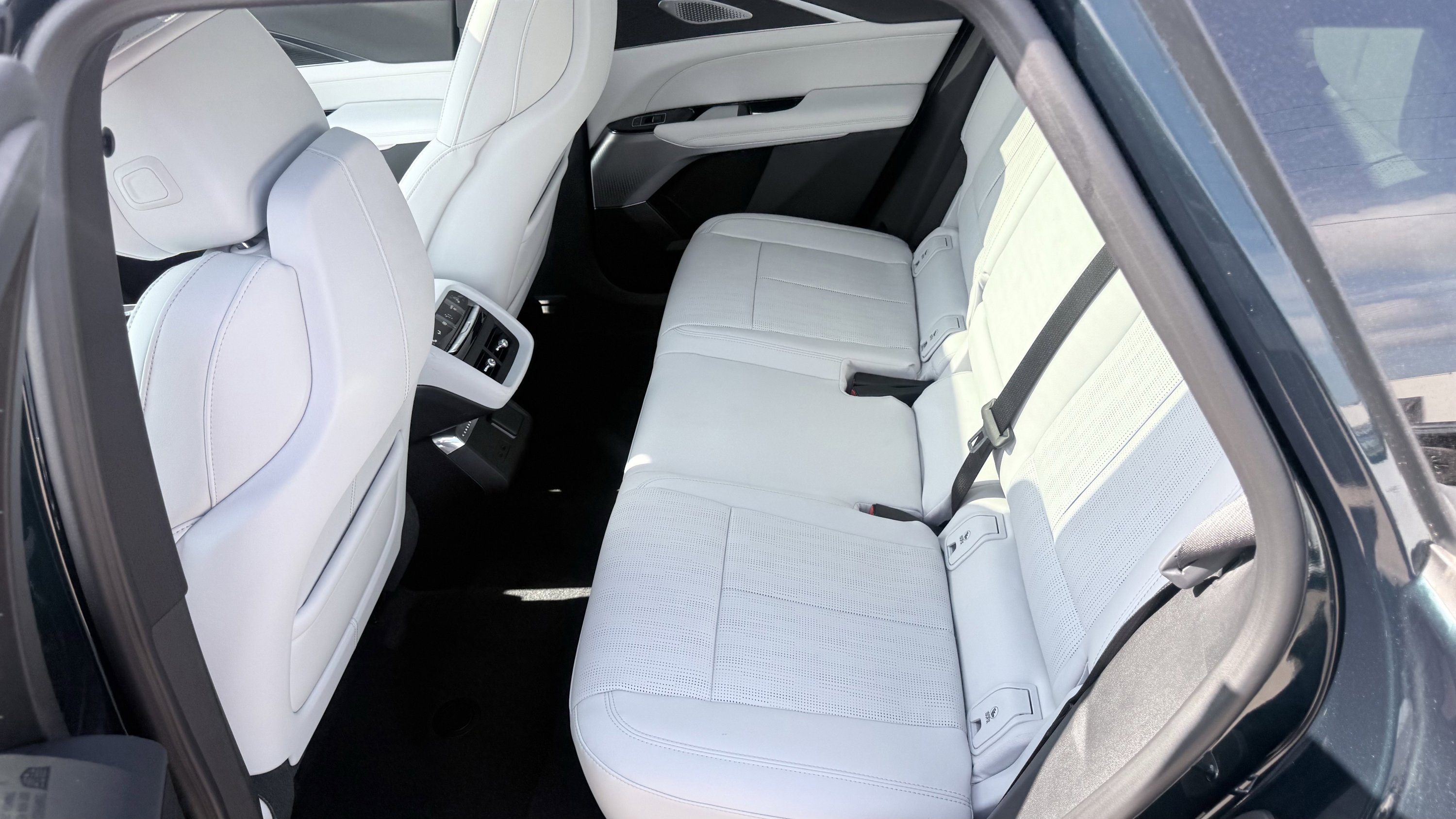 Used 2024 Cadillac Lyriq Luxury AWD/4WD image 36