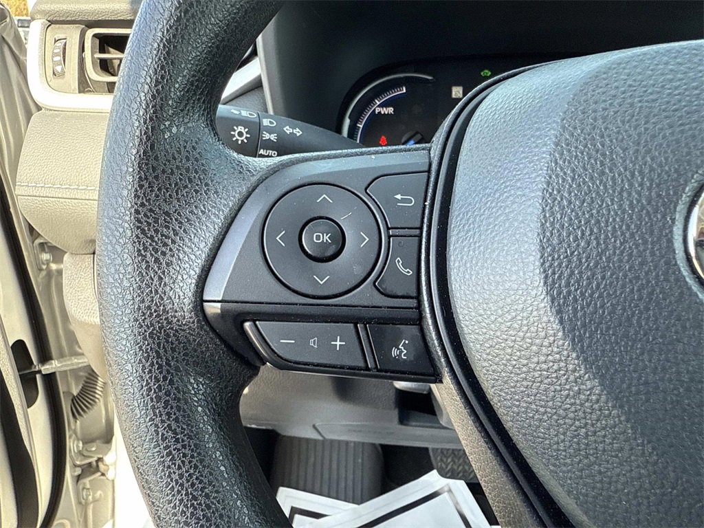 Used 2025 Toyota RAV4 XLE image 16