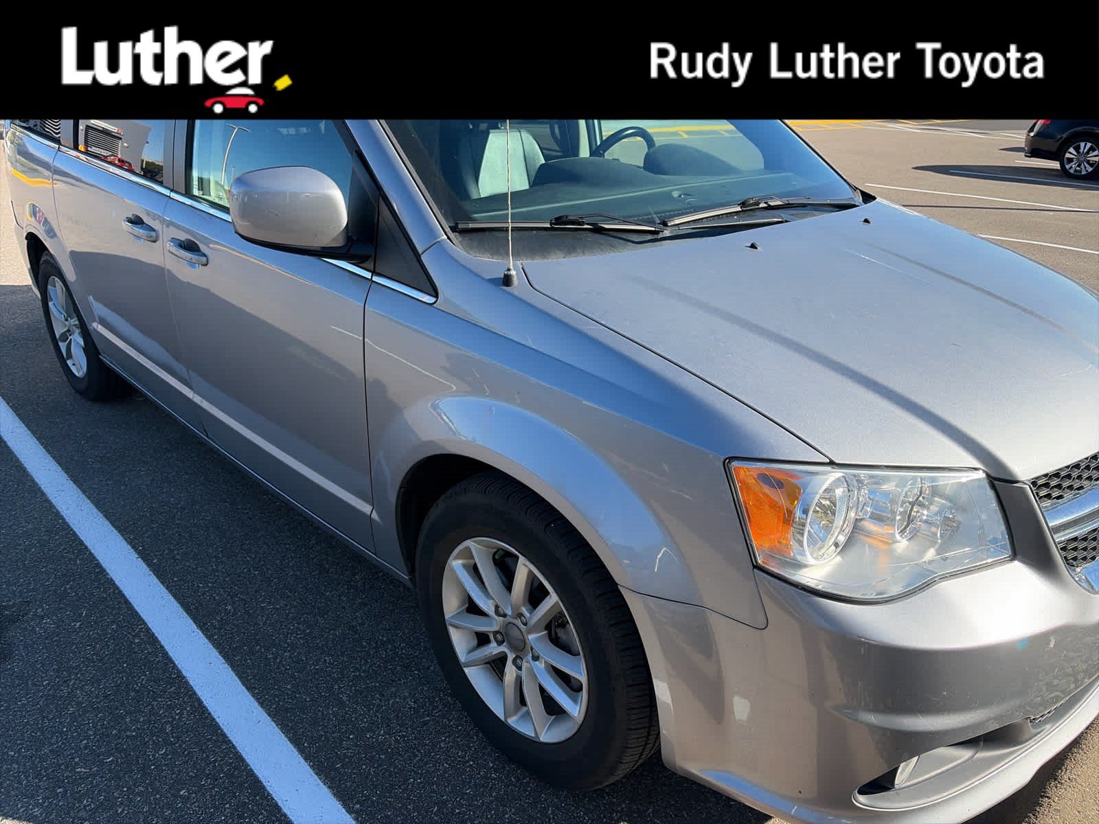 Used 2020 Dodge Grand Caravan SXT FWD image 1