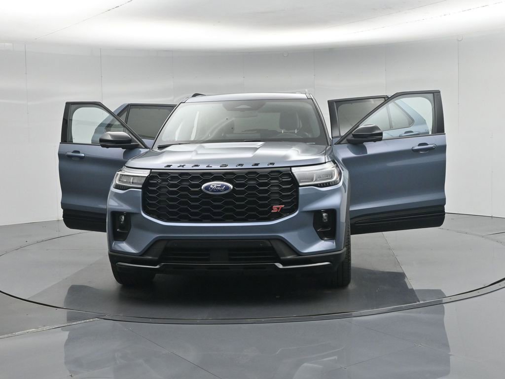 Used 2025 Ford Explorer ST image 34