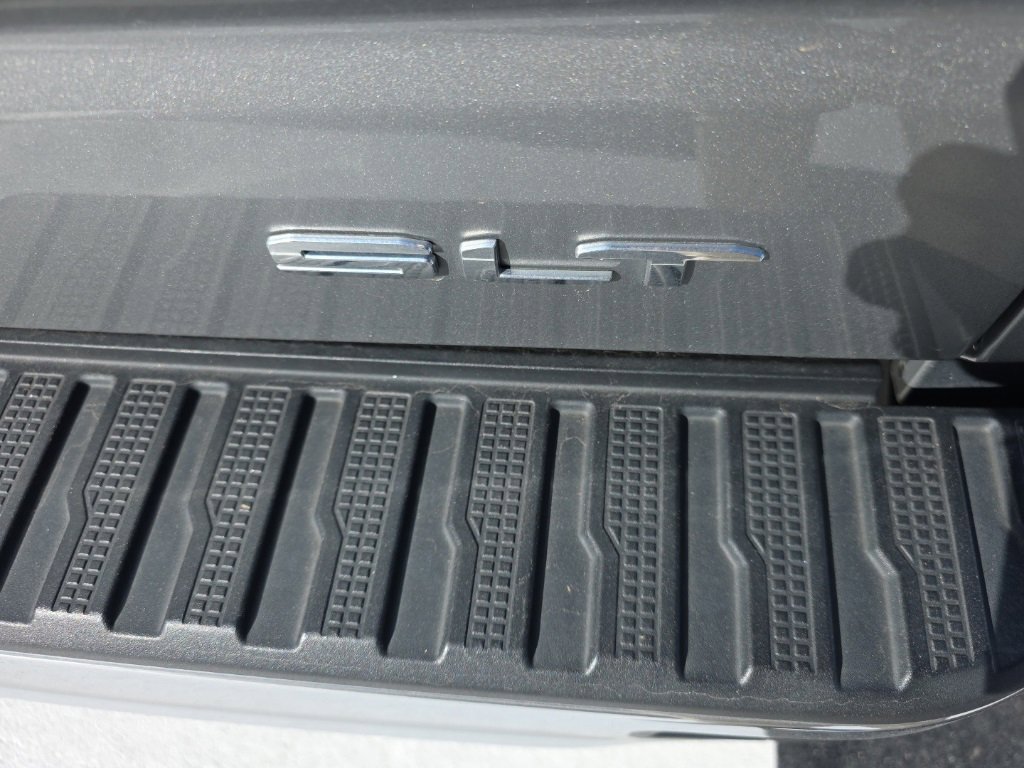 Used 2023 GMC Sierra 1500 SLT w/ SLT Convenience Package image 4