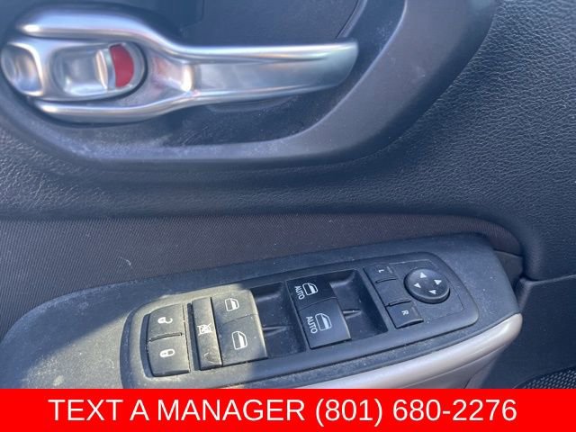 Used 2017 Jeep Cherokee Latitude w/ Cold Weather Group AWD/4WD image 14